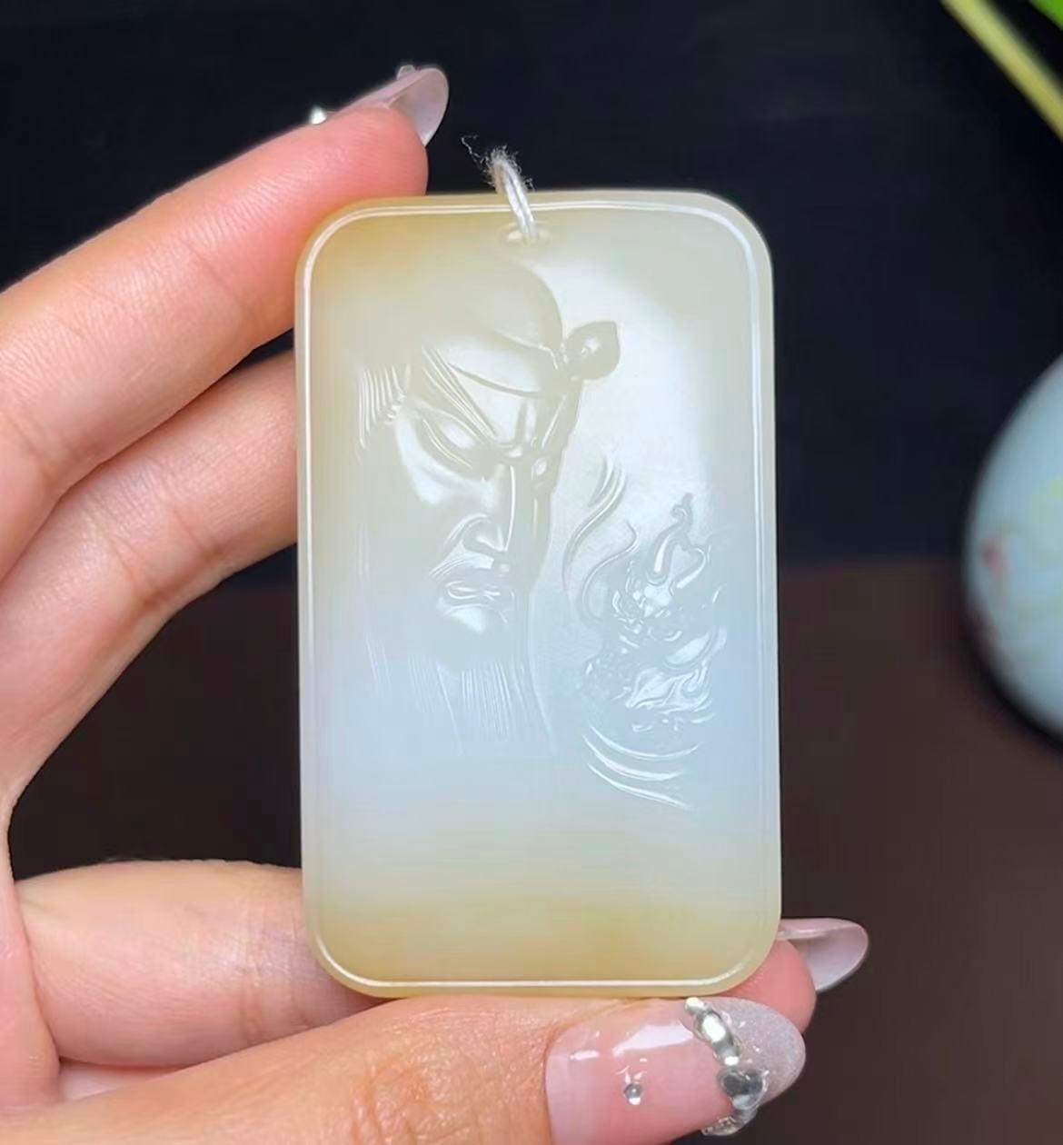 新疆和田玉且末天地糖羊脂玉武财神御龙关公（76.1g） – 厚德载玉