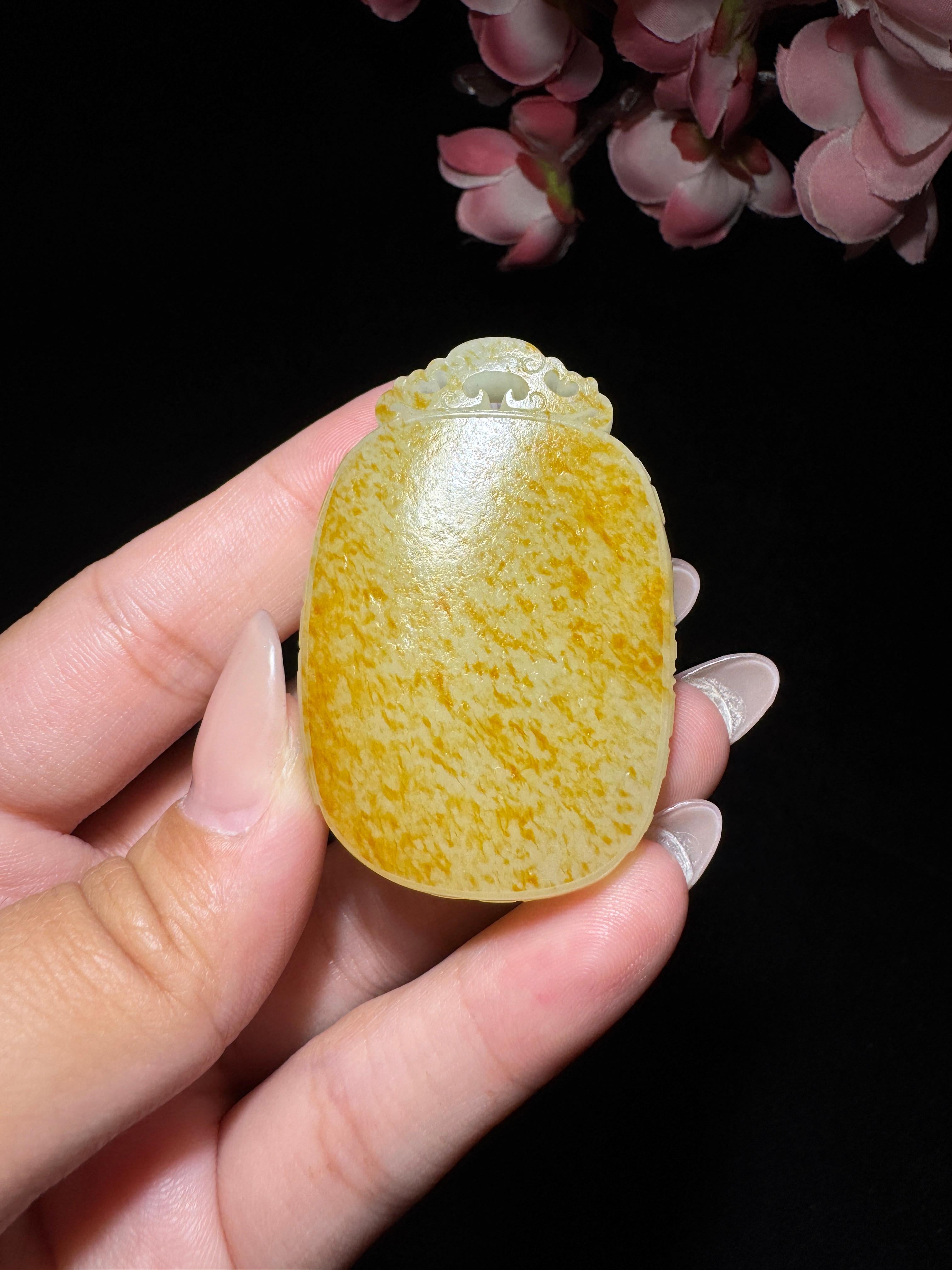 和田玉籽料满皮回纹仿古牌（43.6g）