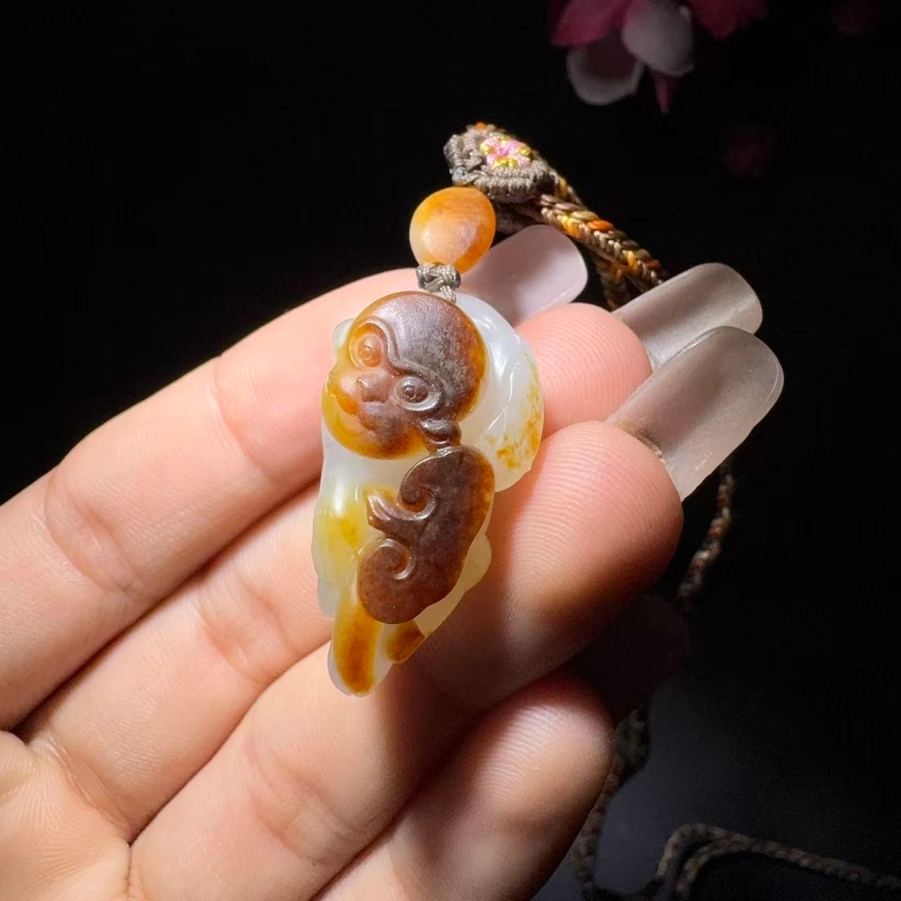 和田玉籽料挂件猴子（14.2g）