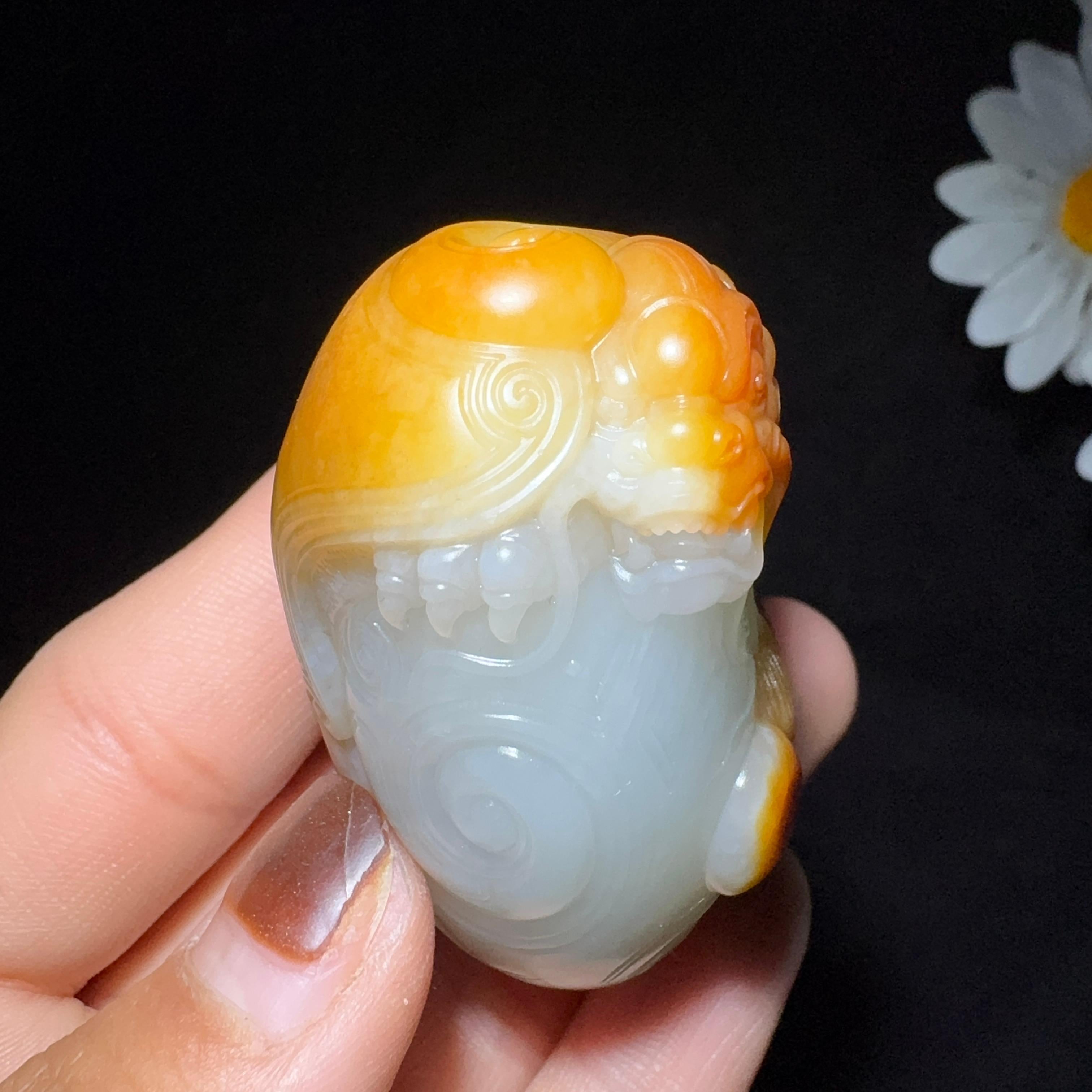 和田玉籽料挂件龙行天下手把件（92.6g）