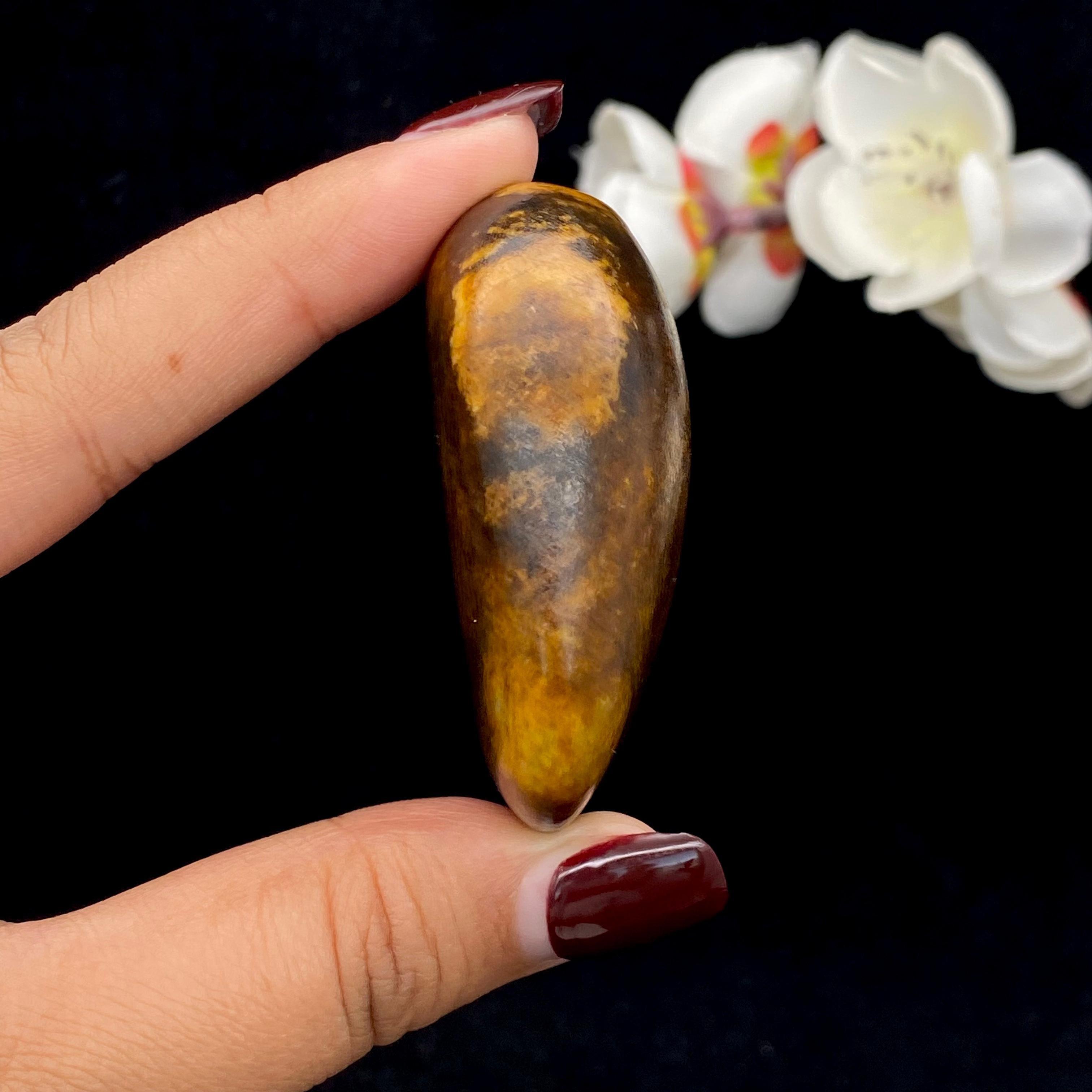 和田玉黄沁皮籽料原石（84.7g） – 厚德载玉