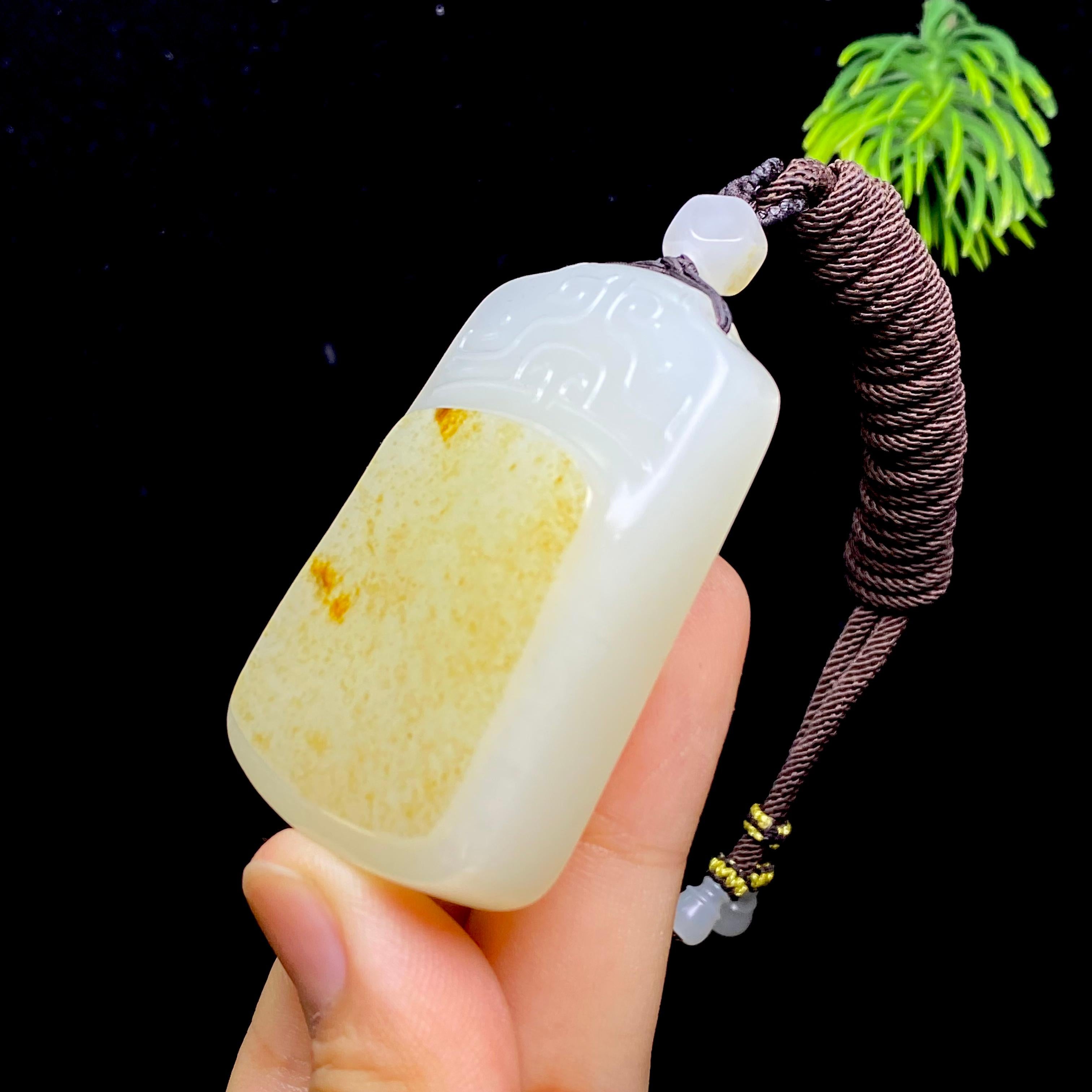 和田玉籽料无事牌（61.7g）