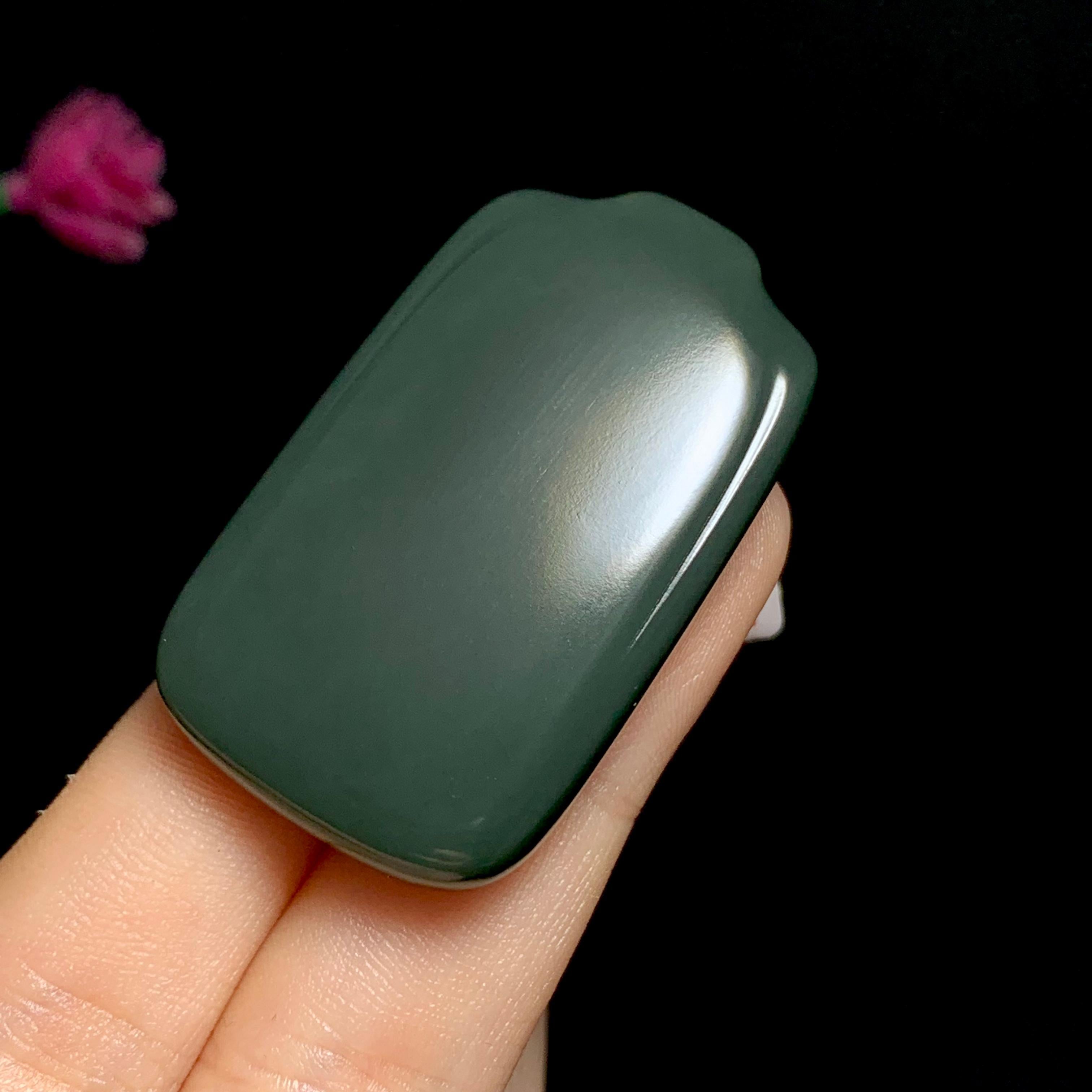 高品质和田玉湖水绿无事牌（50.4g）