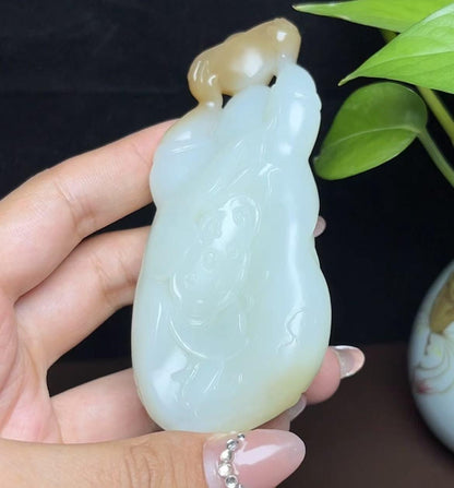 新疆和田玉且末糖白羊脂玉佛公手把件（162.7g）