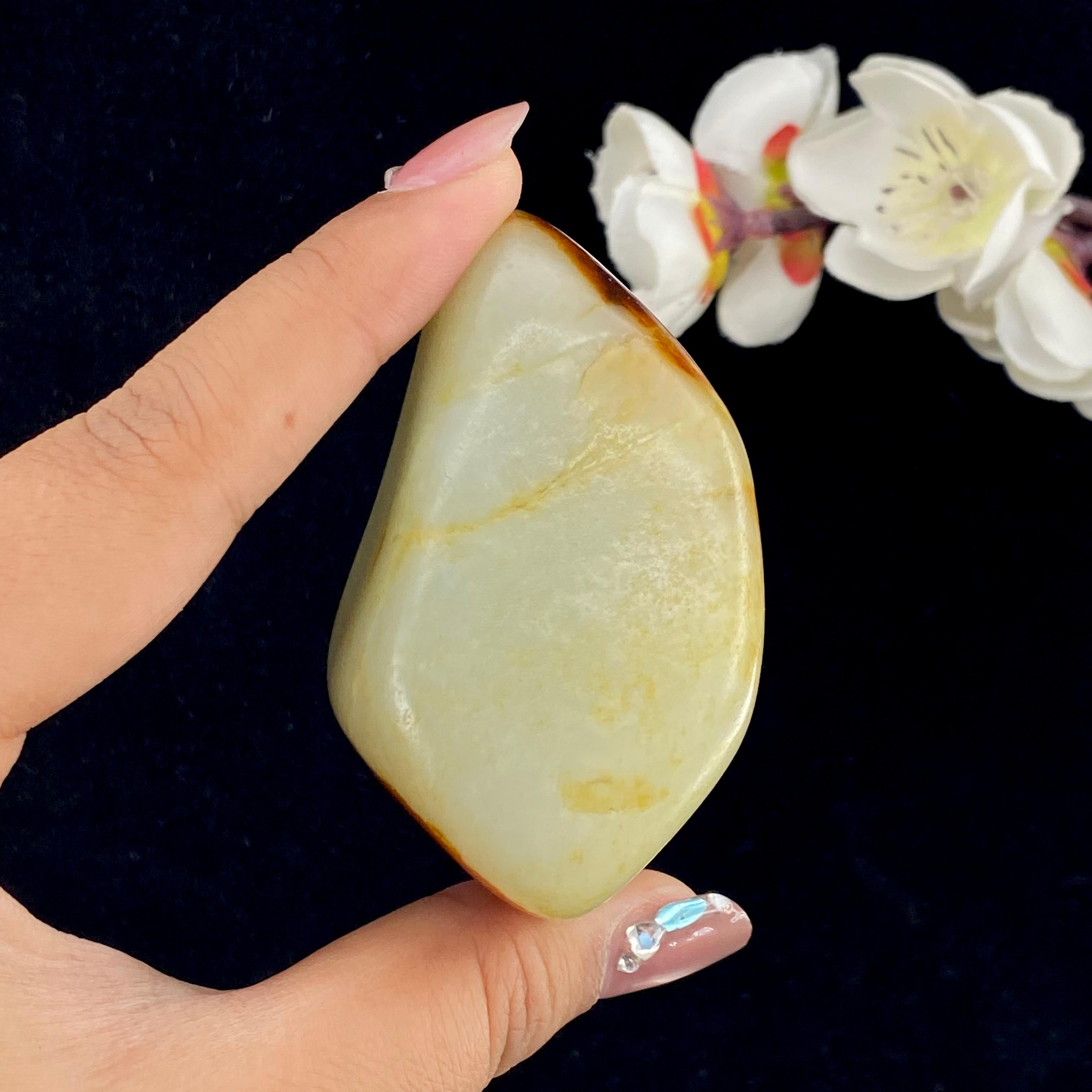 和田玉聚红皮籽料原石（184g）