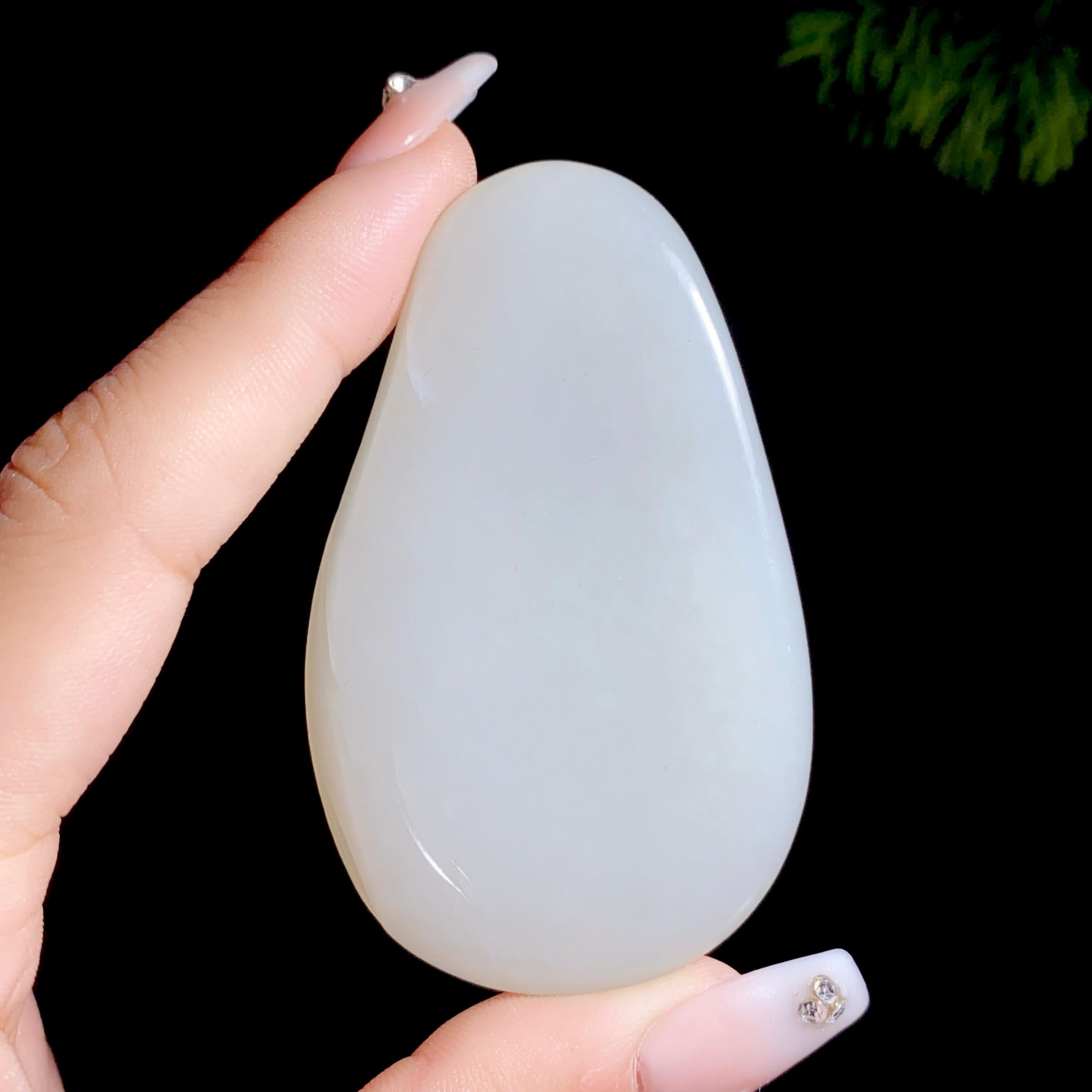 和田玉籽料坐莲观音（48.3g）