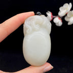 和田玉籽料【貔貅】手把件（101.6g）