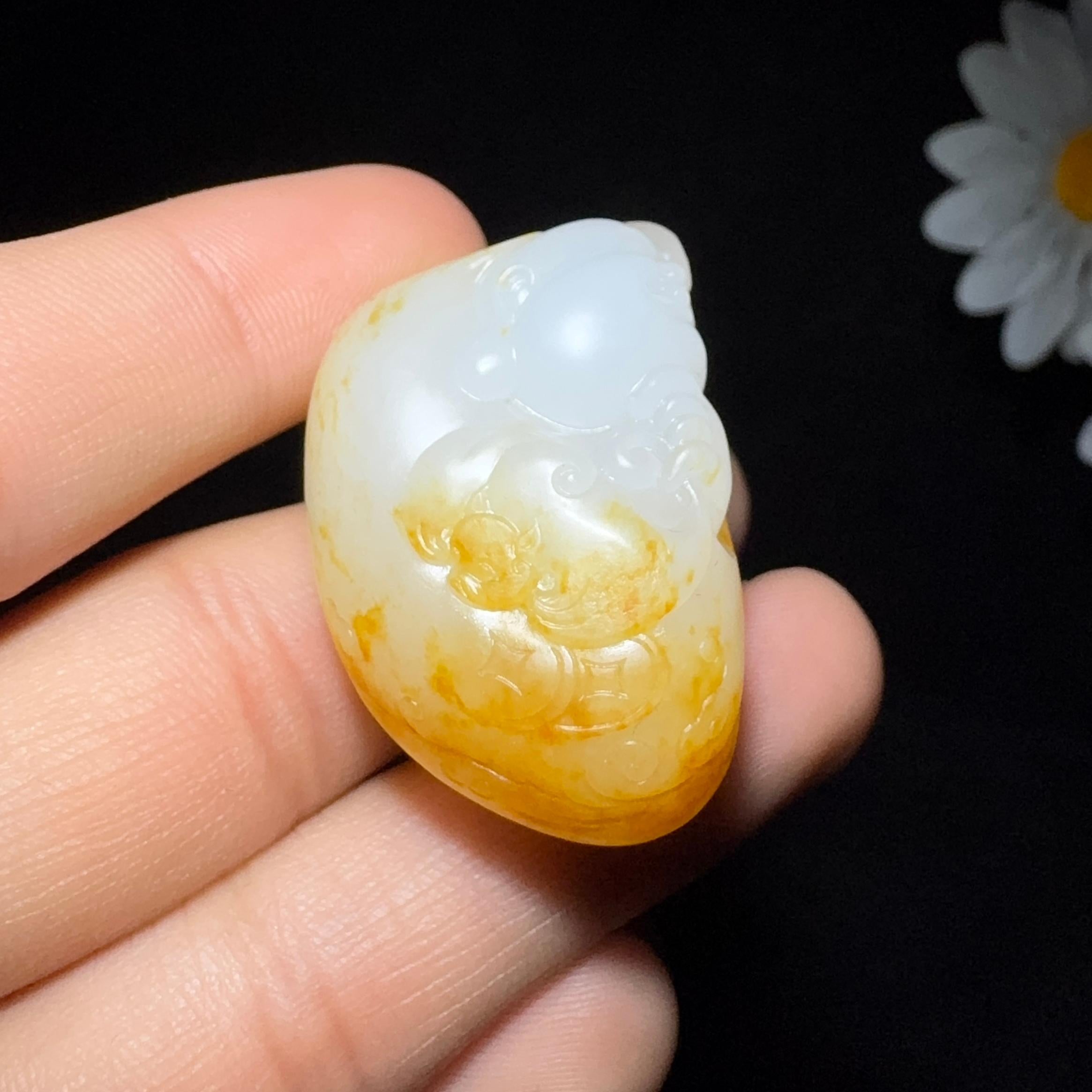 和田玉籽料收藏级挂件佛公（33.7g）