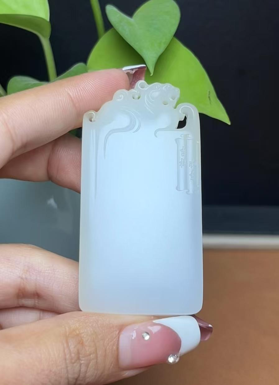 新疆和田玉且末料羊脂玉如意貔貅平安无事牌府上有龙（53.3g）