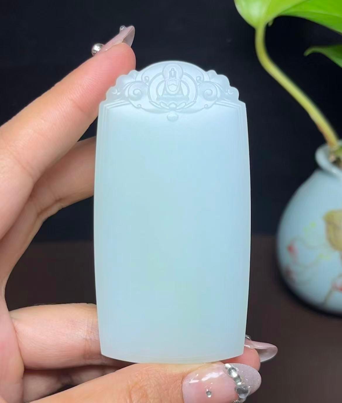 新疆和田玉且末料带翠羊脂玉平安无事牌（93.1g）