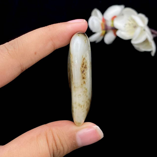 和田玉黑秋梨皮籽料挂件（48.6g）
