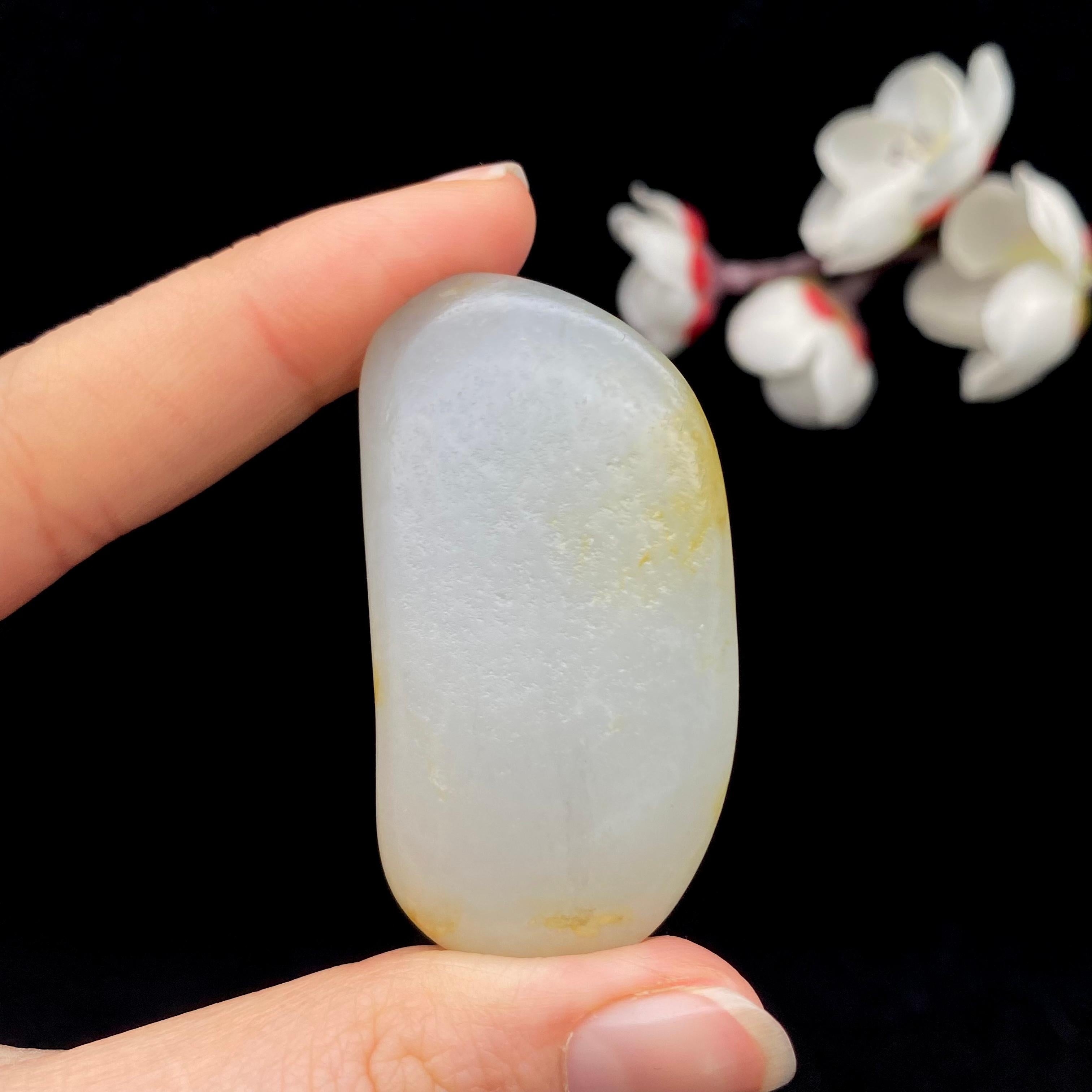 和田玉聚黄皮青花底籽料（36.6g） – 厚德载玉