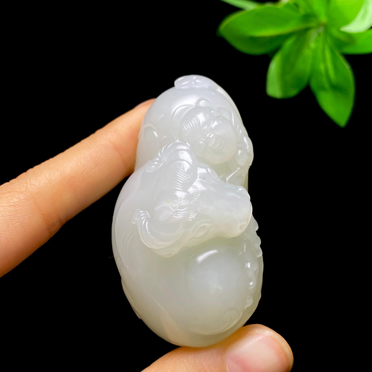 和田玉籽料牛气冲天（68.3g）