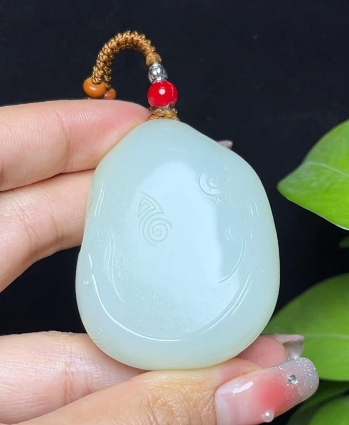 新疆和田玉籽料羊脂玉观音（72.4g）