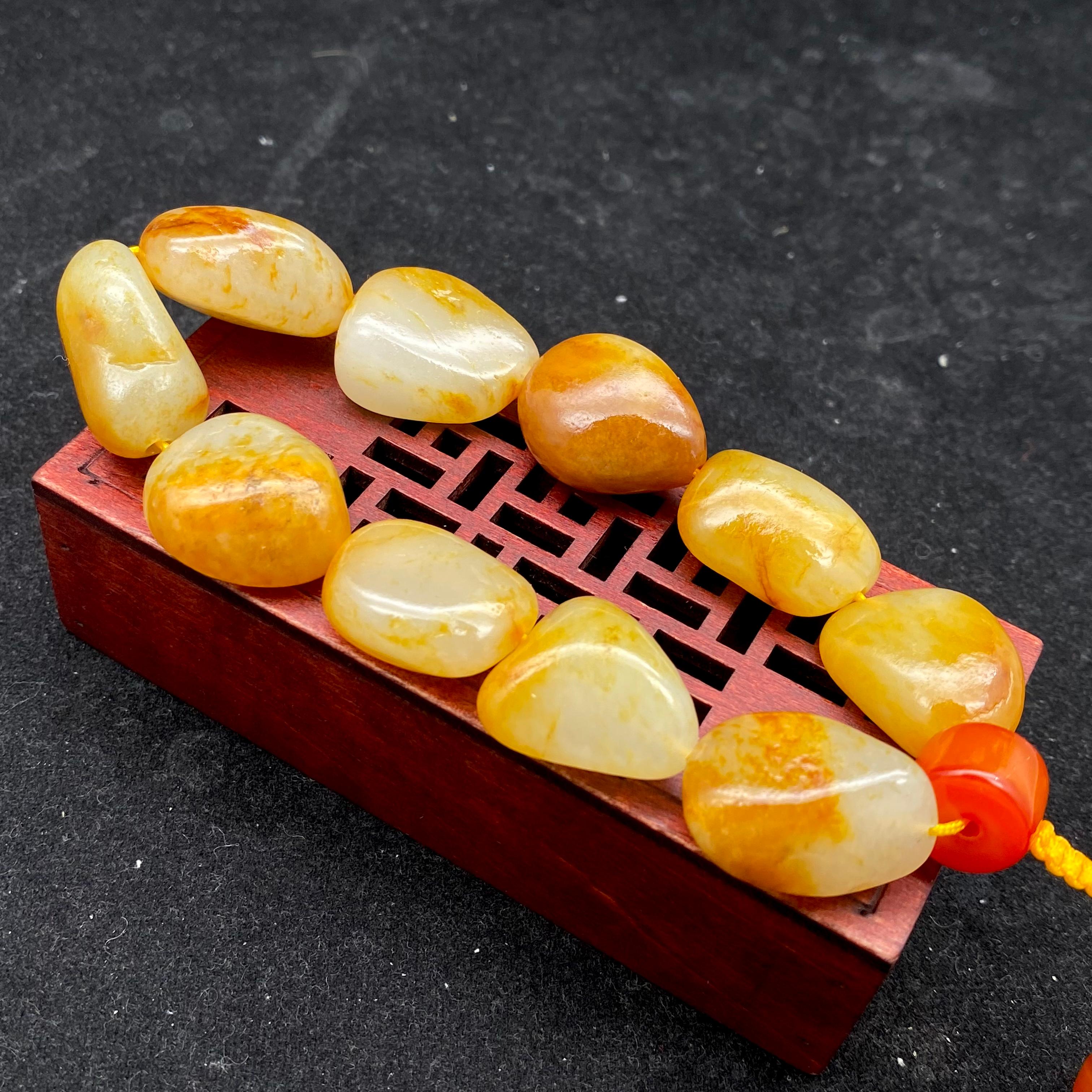 和田玉洒金皮【精品手串】（68.3g）