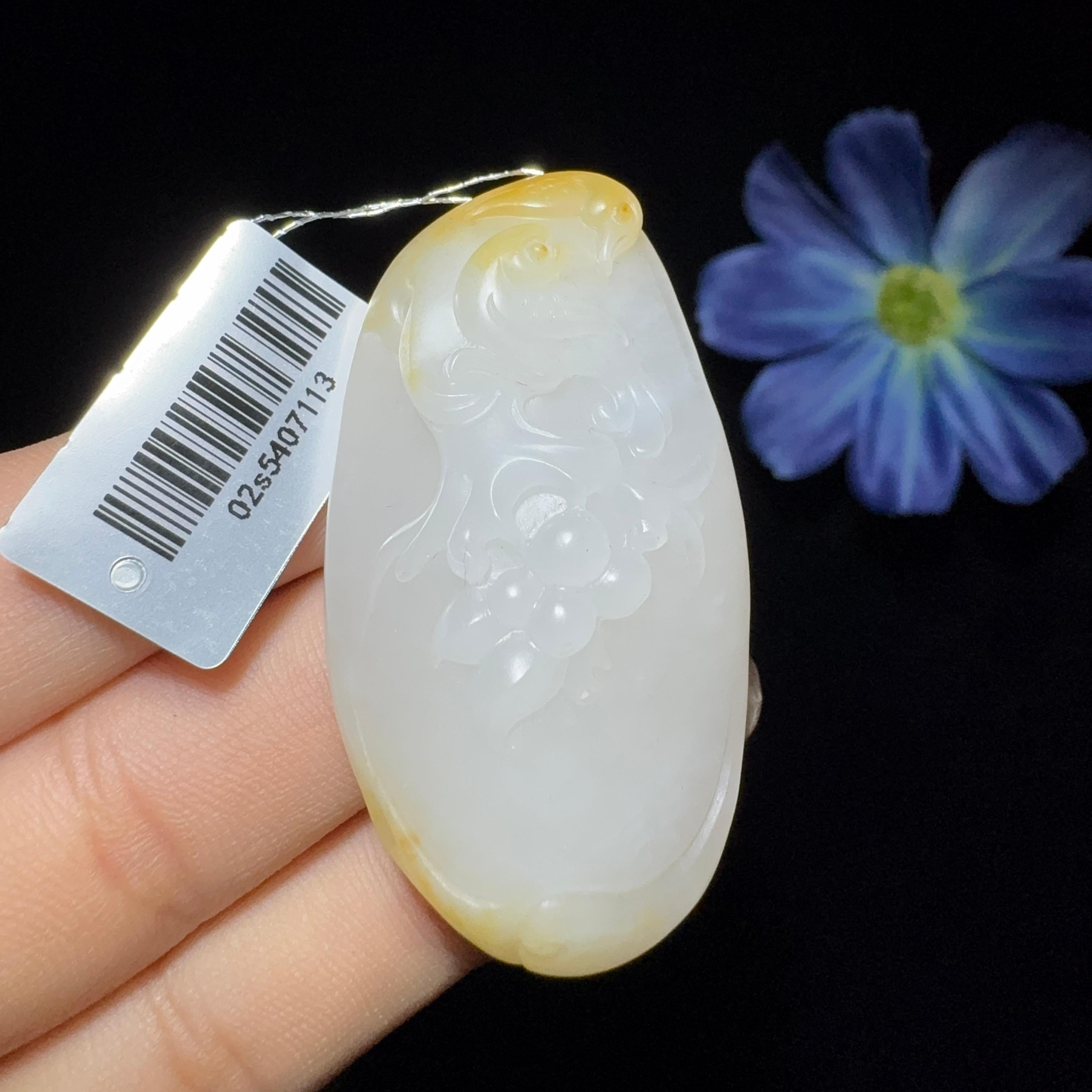 和田玉籽料挂件喜上眉梢（23.4g）