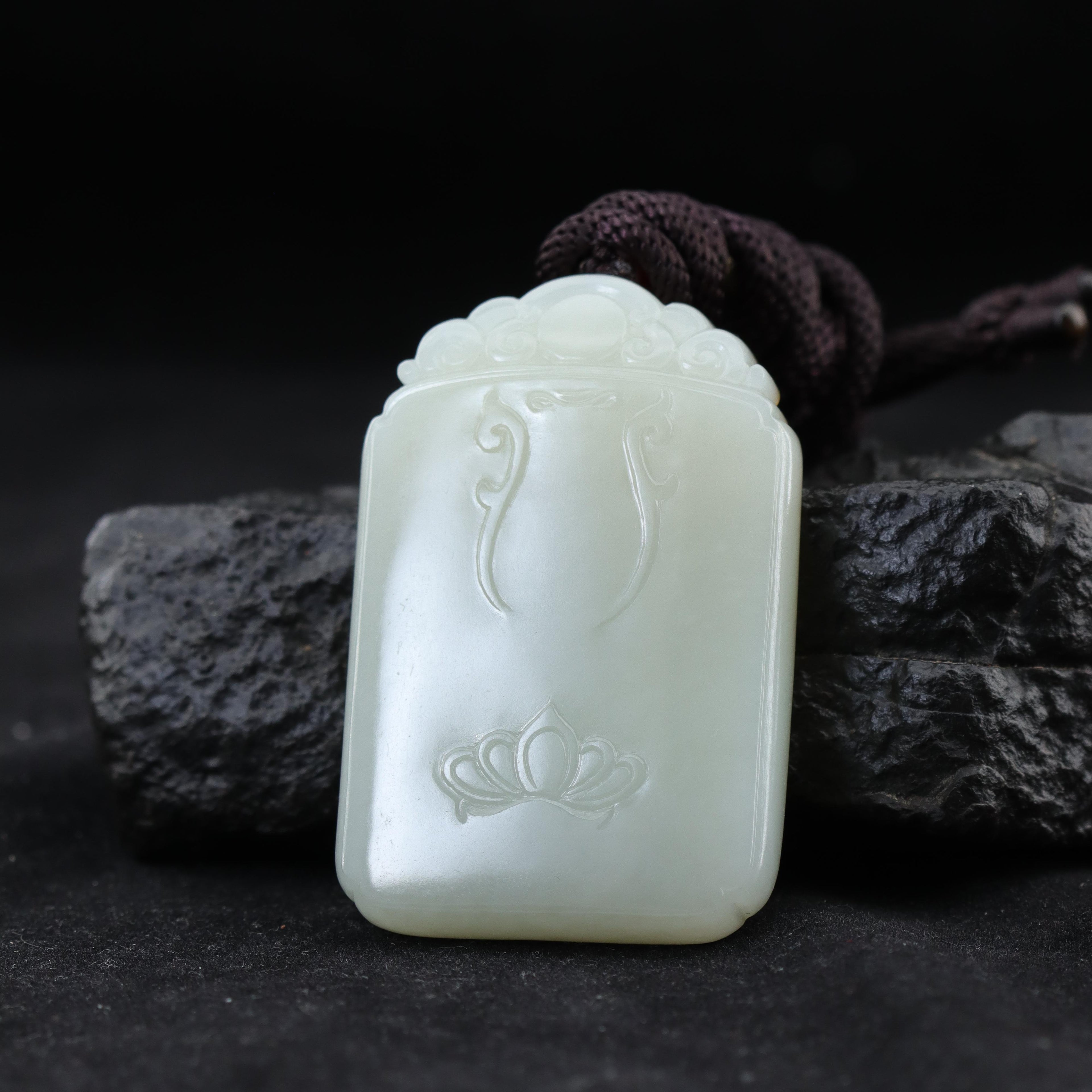 和田玉洒金皮无事牌（67.9g）