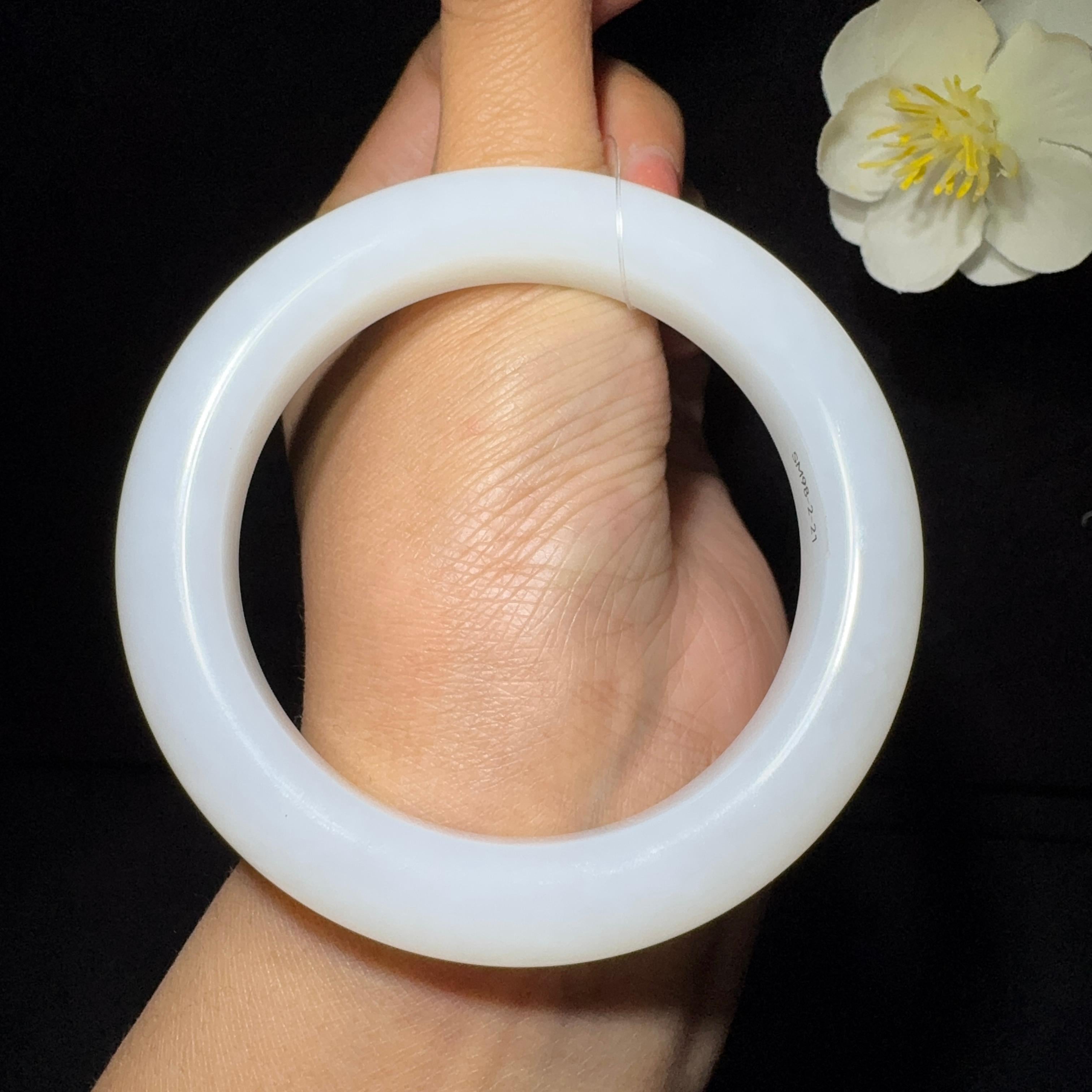 和田玉精品白玉手镯（60.6g）