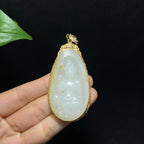 收藏级18k金镶和田籽料洒金皮白玉观音挂件（26.3g）