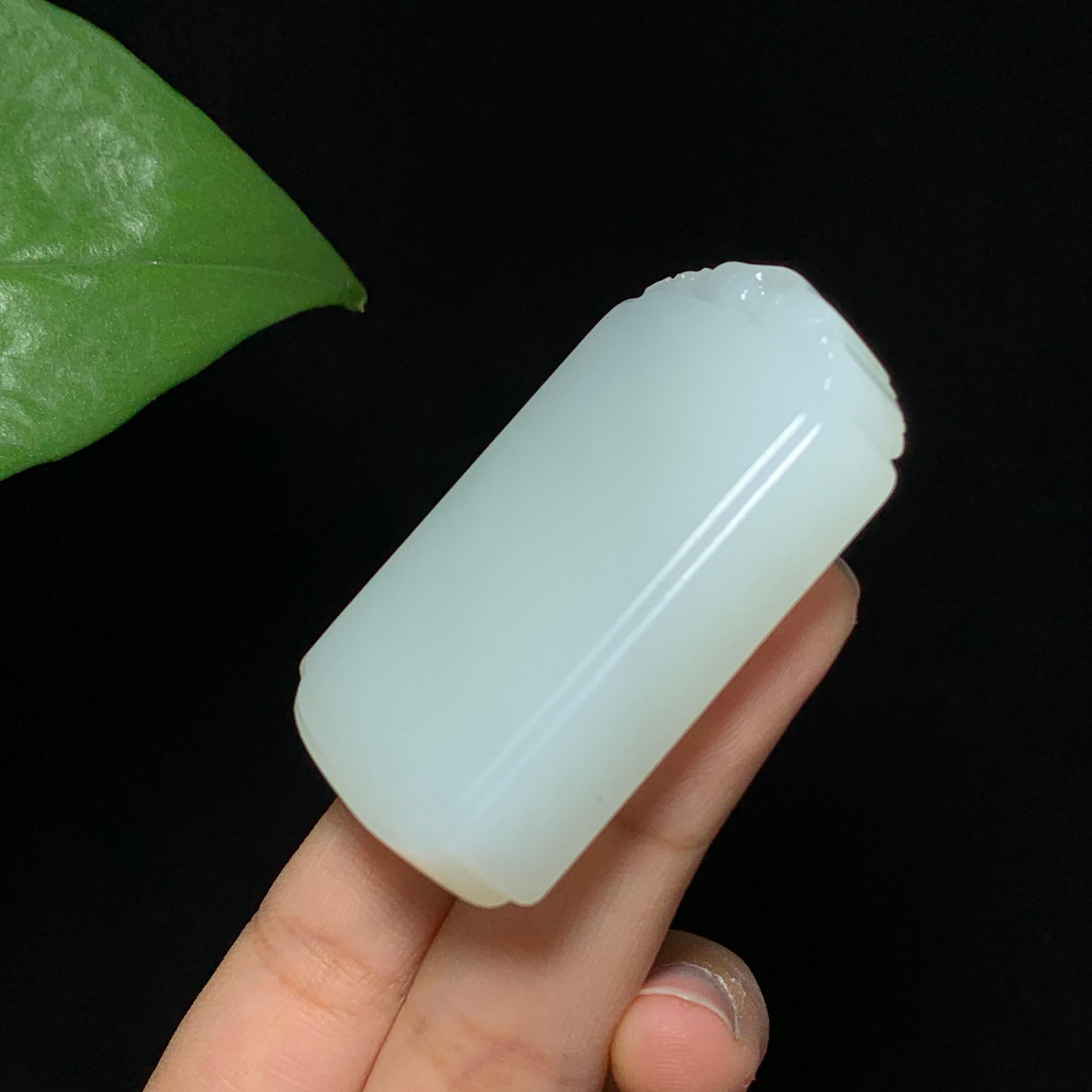 高品质和田山料白玉无事牌挂件（51.8g）
