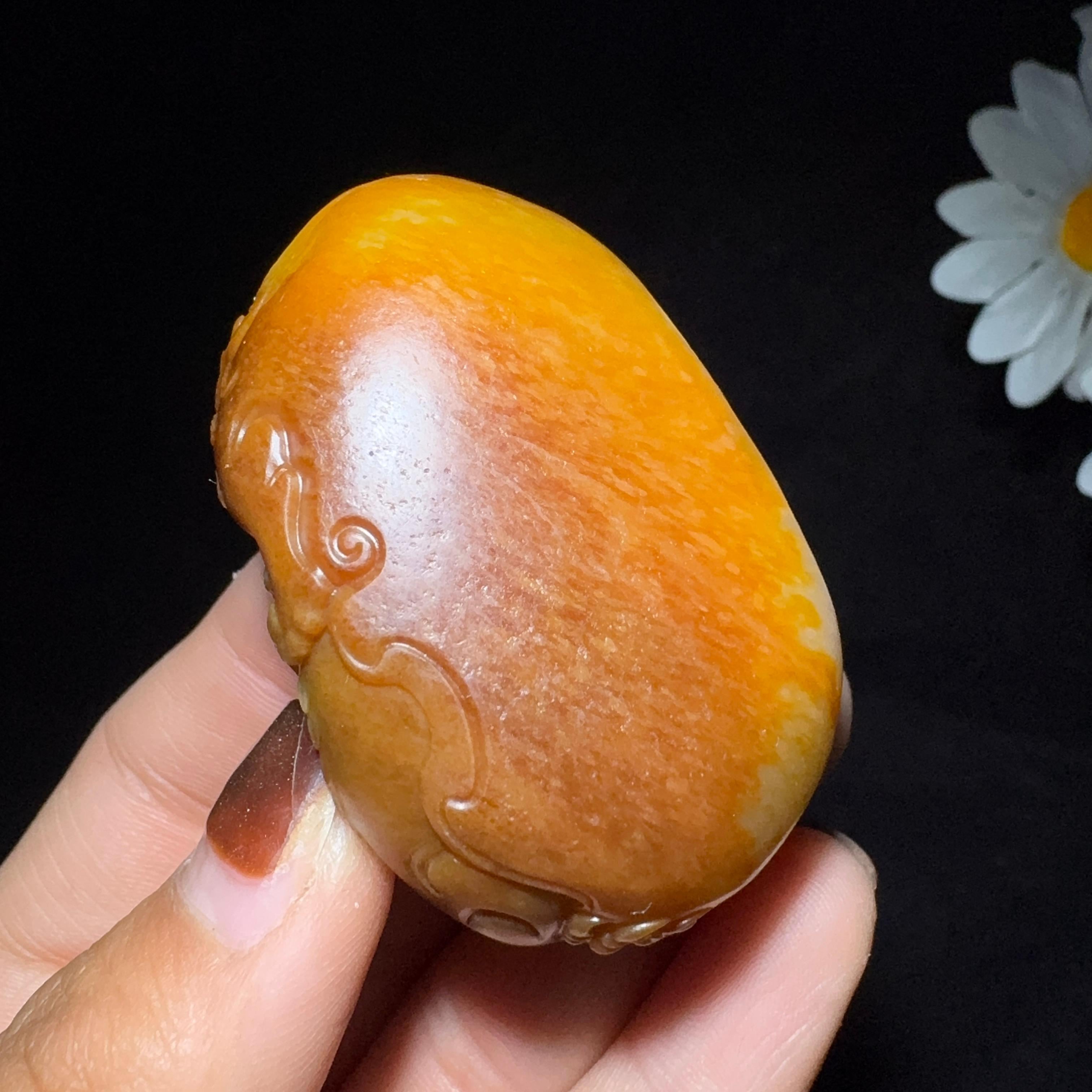 和田玉籽料挂件龙行天下手把件（92.6g）