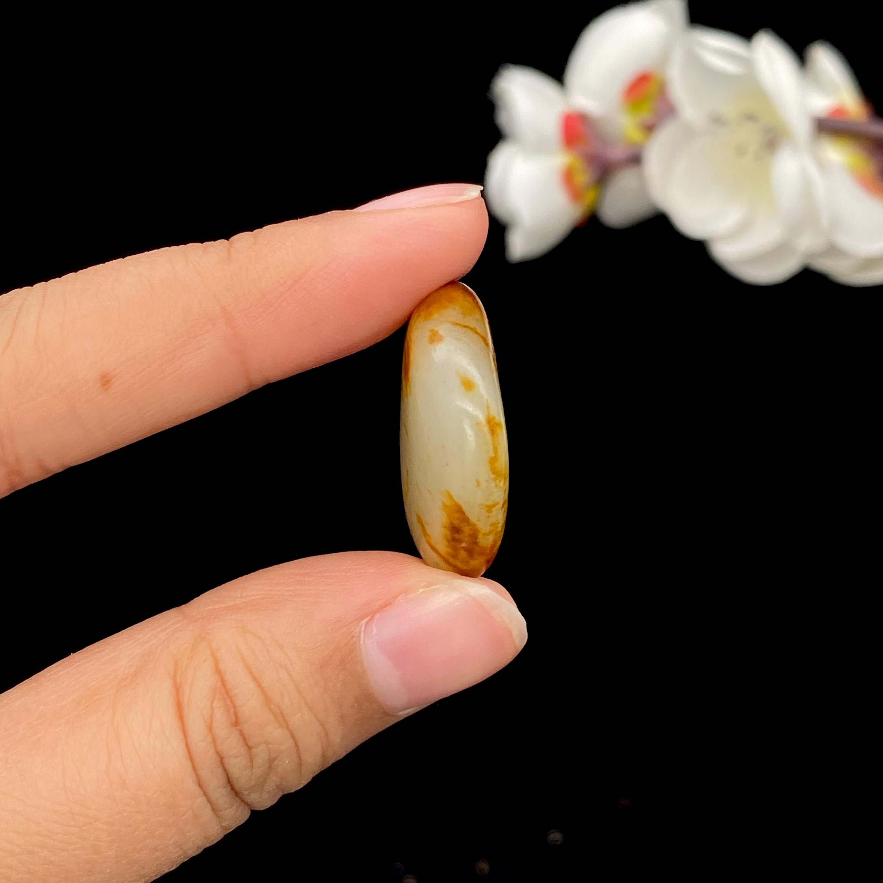 和田玉聚红皮籽料小吊坠籽（7.6g）