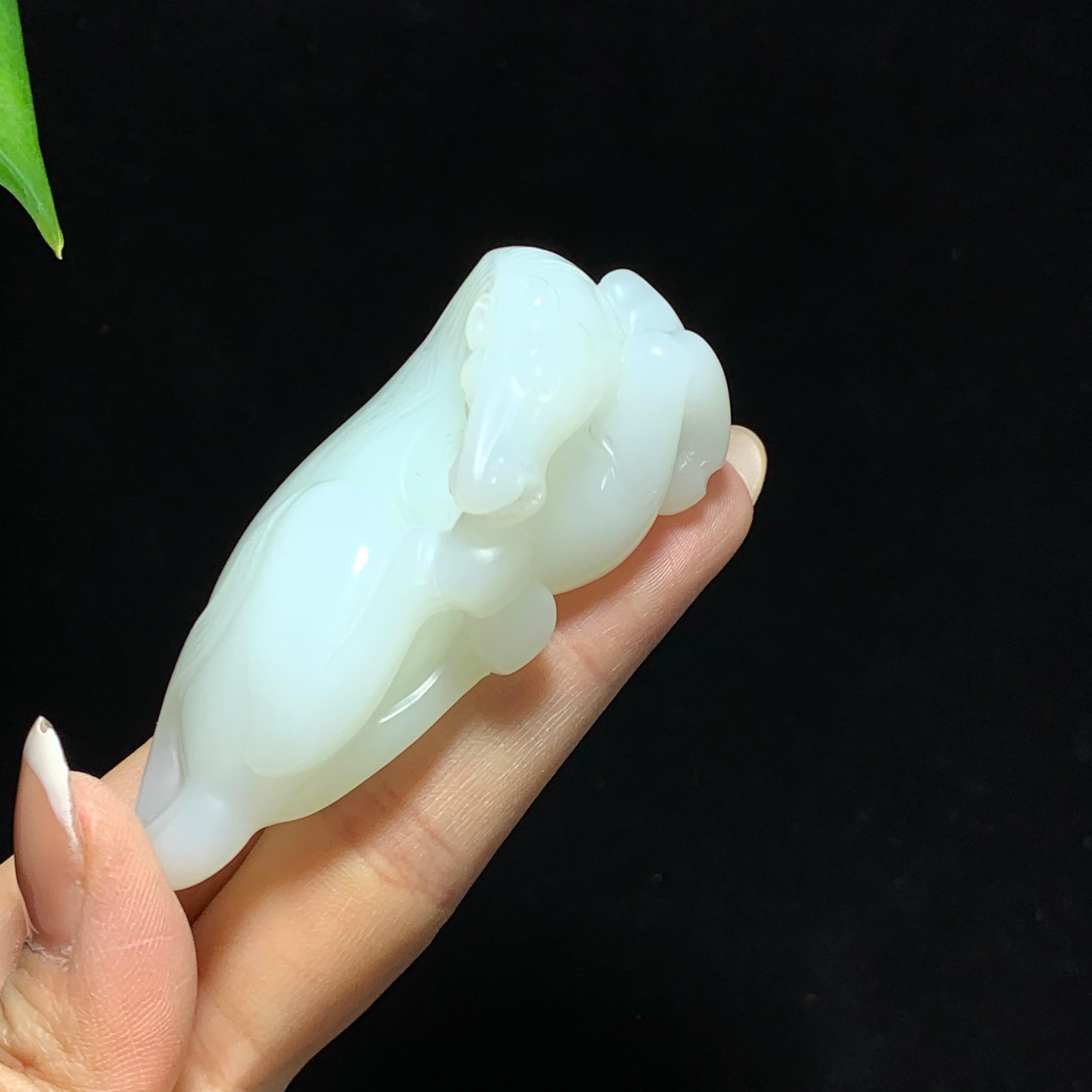和田山料白玉生肖马手把件（91.2g）