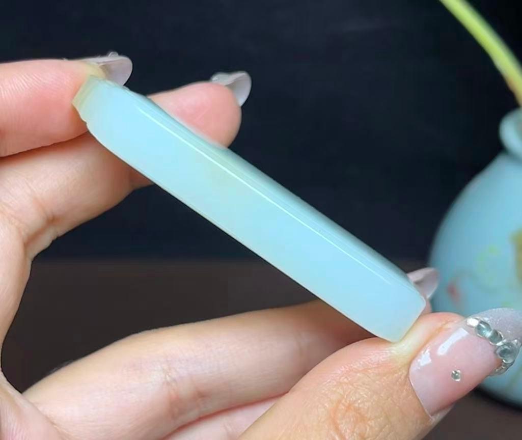 新疆和田玉且末料羊脂玉平安无事牌（51.8g）
