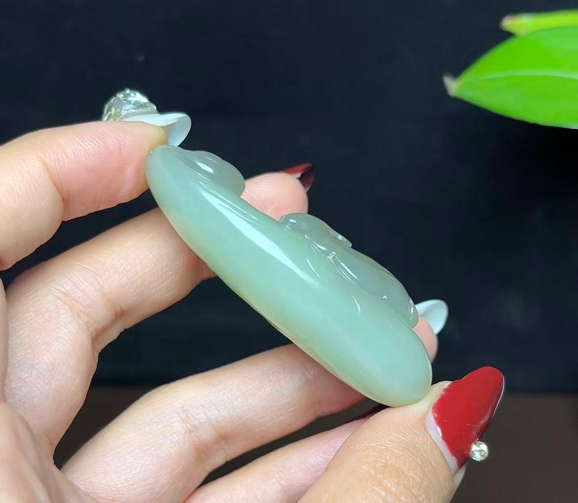 和田玉翠青烟紫生肖牛扭转乾坤（44.6g）