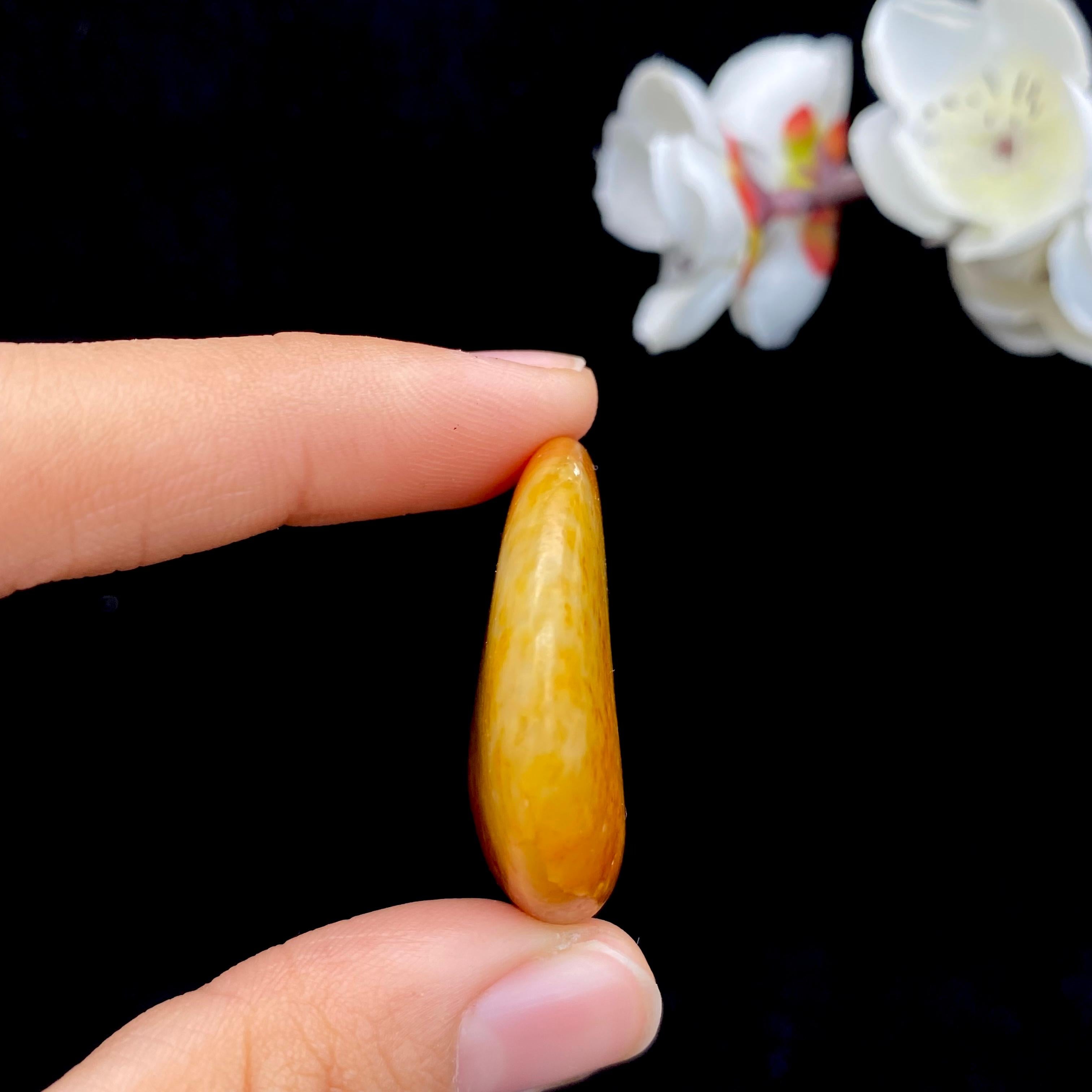 和田玉黄沁皮籽料原石（22.3g）