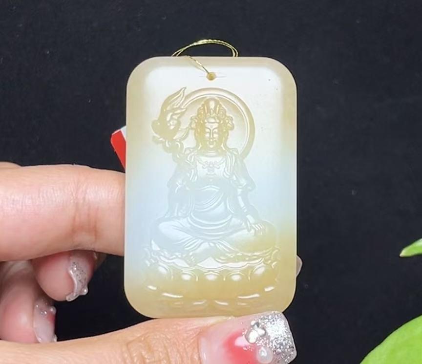 新疆和田玉且末天地糖羊脂玉观音（44.2g）