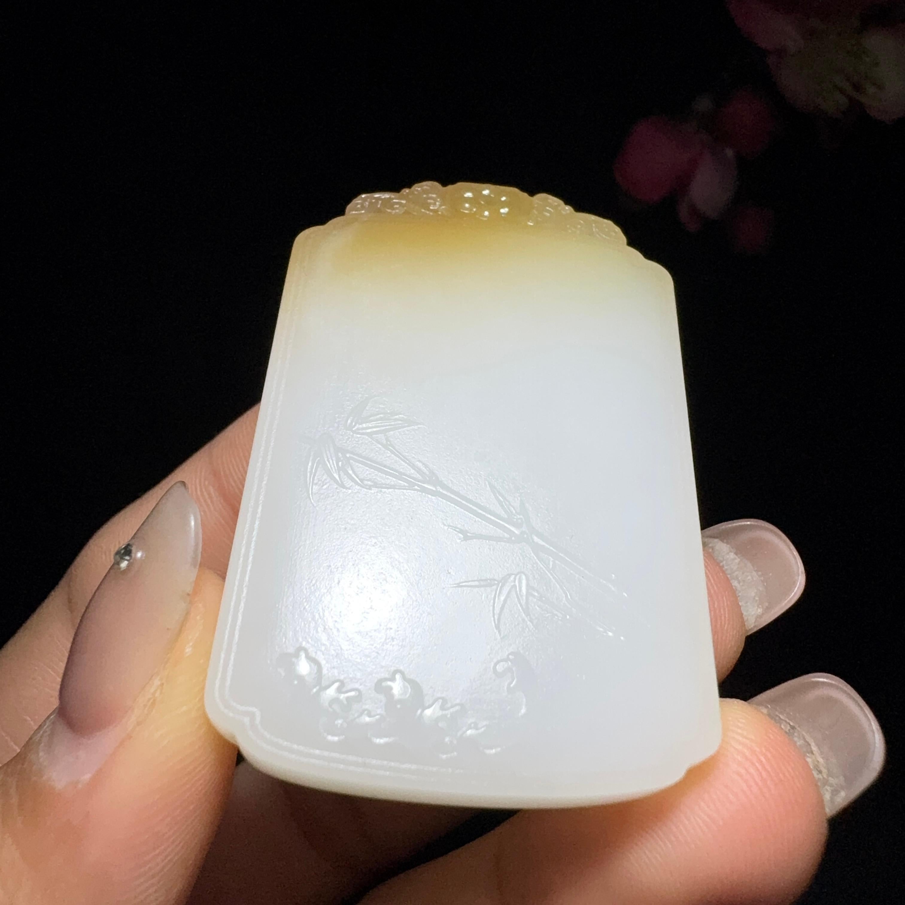 和田玉糖白大日如来挂件（43.4g）