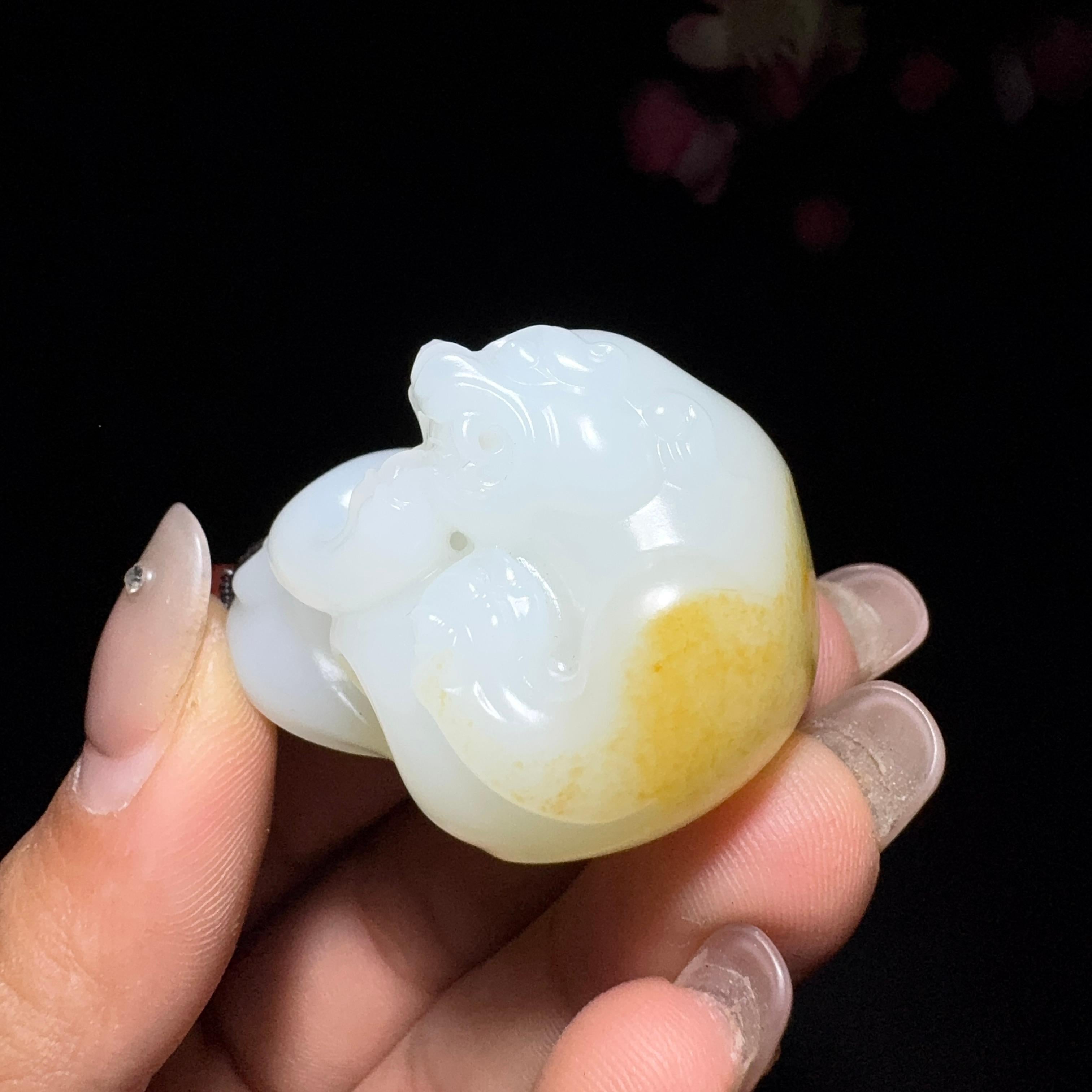 和田玉籽料挂件貔貅（53.2g）