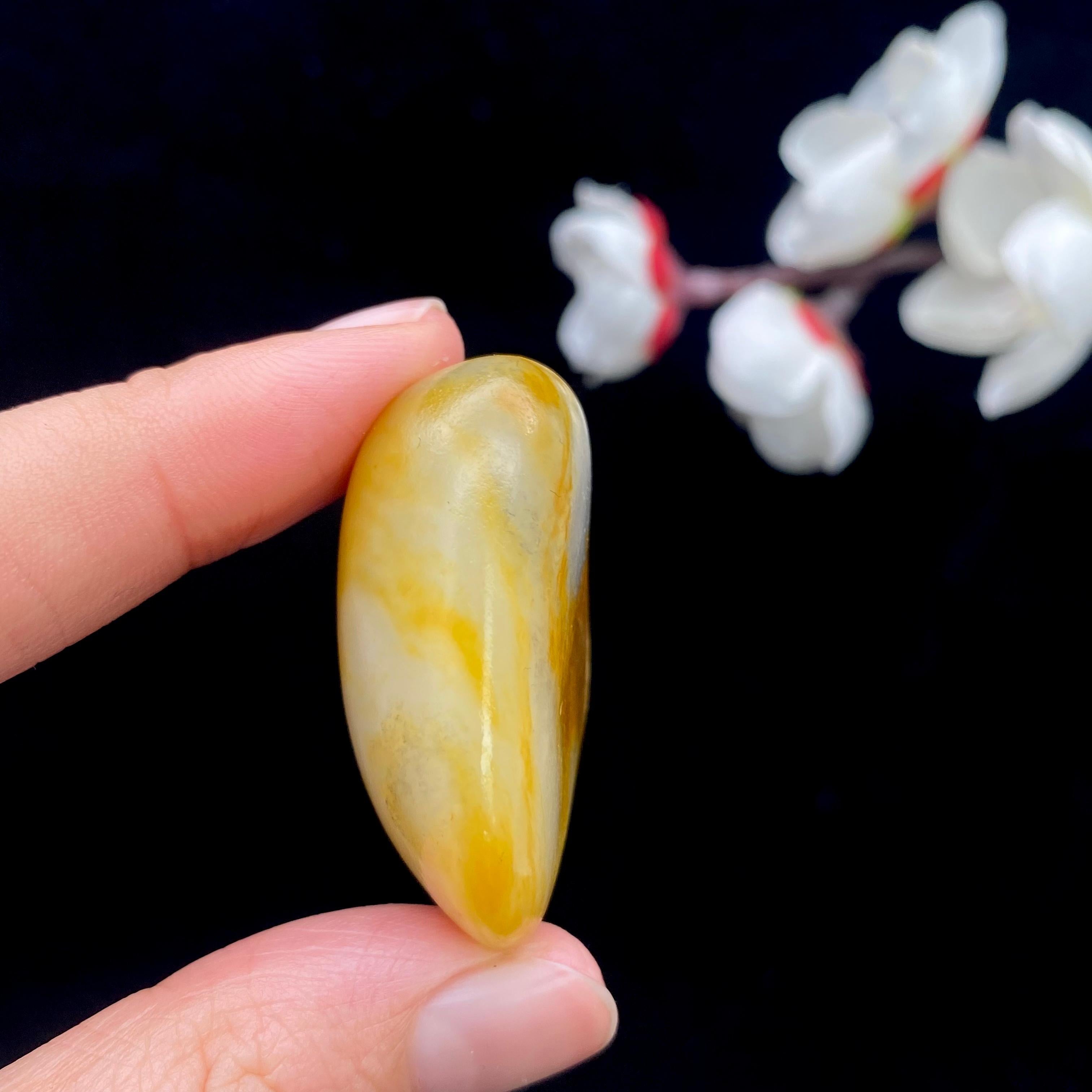 【超值推荐】和田玉聚黄皮籽料挂件（27.3g）