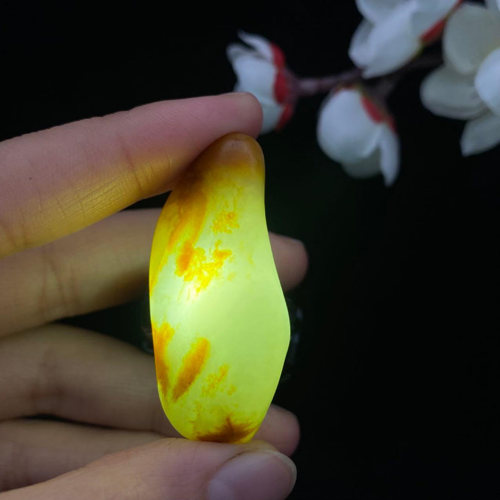 【超值推荐】和田玉聚黄皮籽料挂件（17.6g）