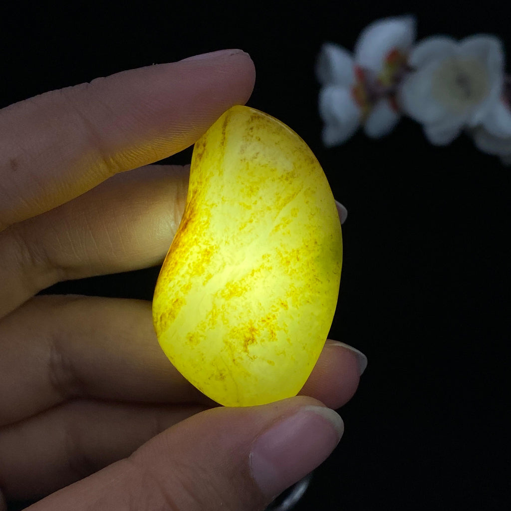 和田玉秋梨皮带翠籽料挂件（21.1g）