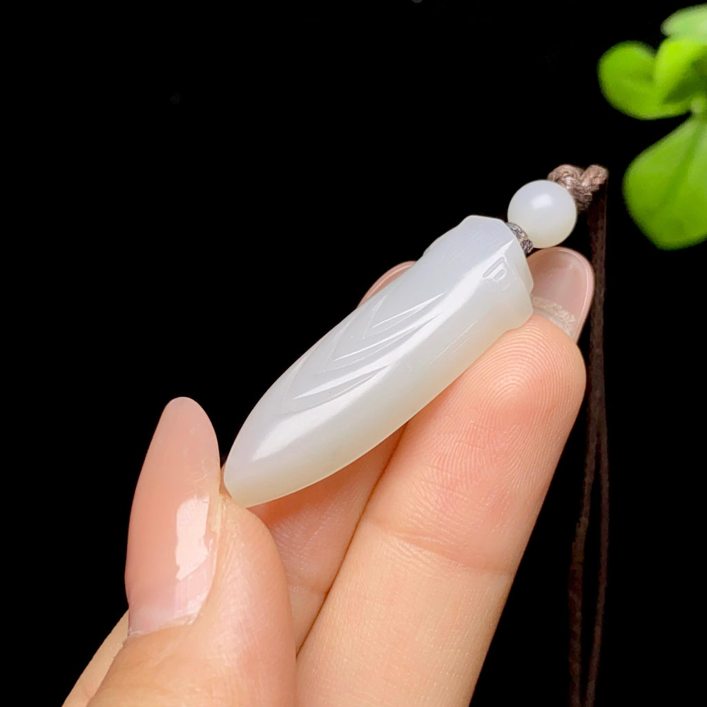 和田玉新疆且末米达料白玉观音（12.7g）