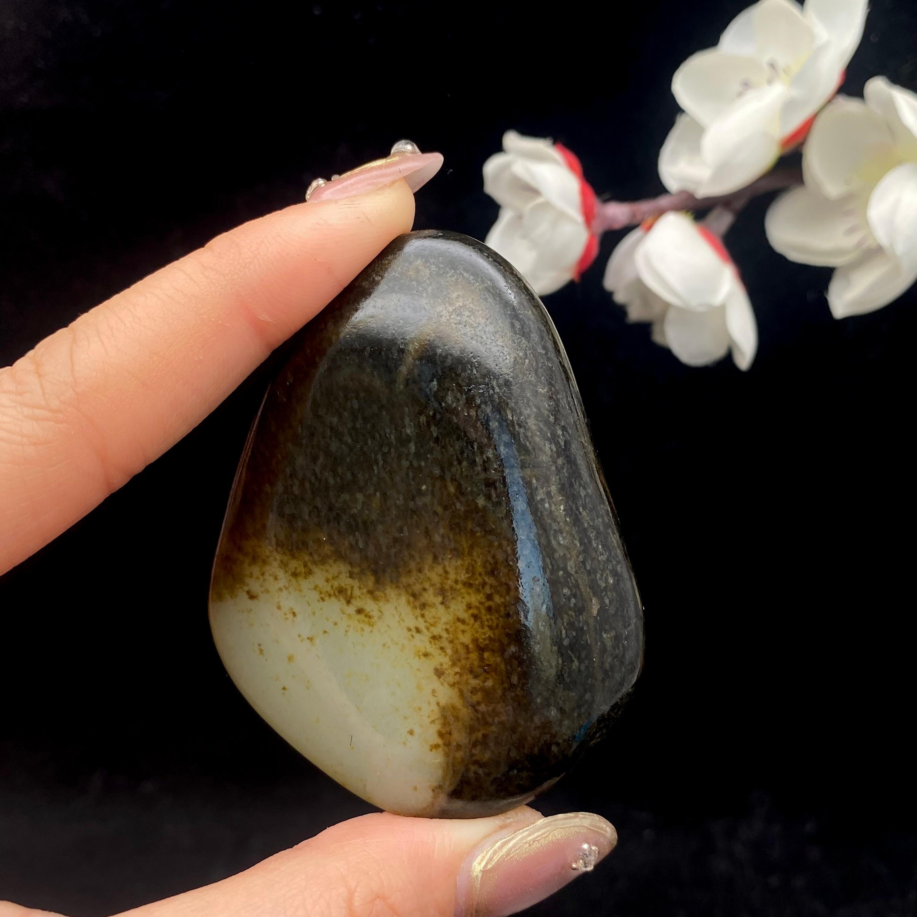 和田玉聚黑皮籽料原石（76.5g）