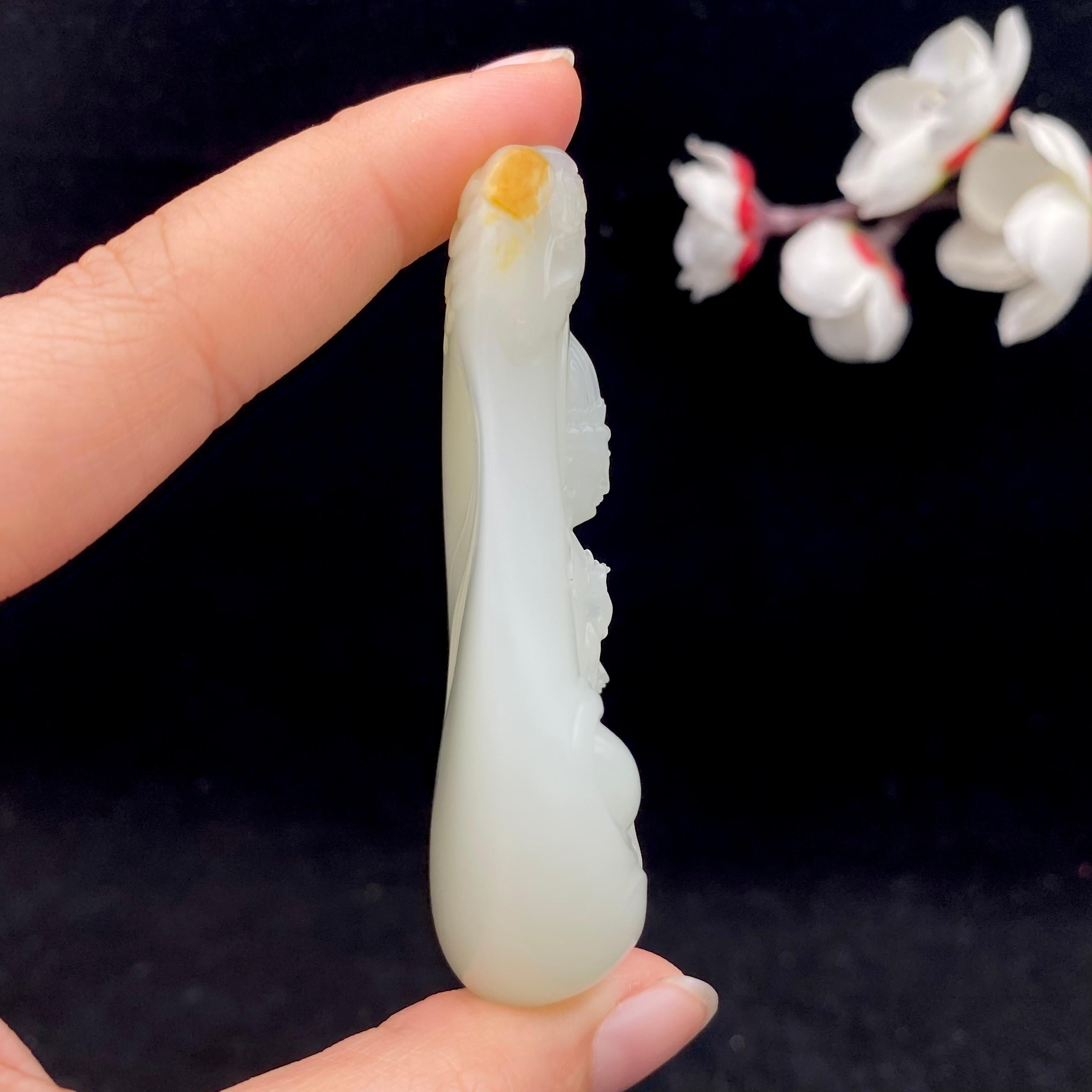 和田玉白玉籽料【观音】（58.3g）