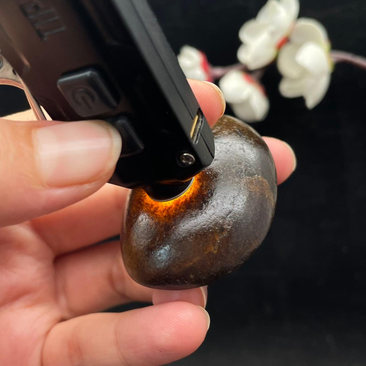 和田玉秋梨皮籽料手把件（64.5g）