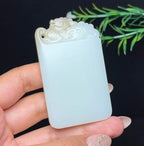 和田玉糖白貔貅府上有龙平安无事牌（76.6g）