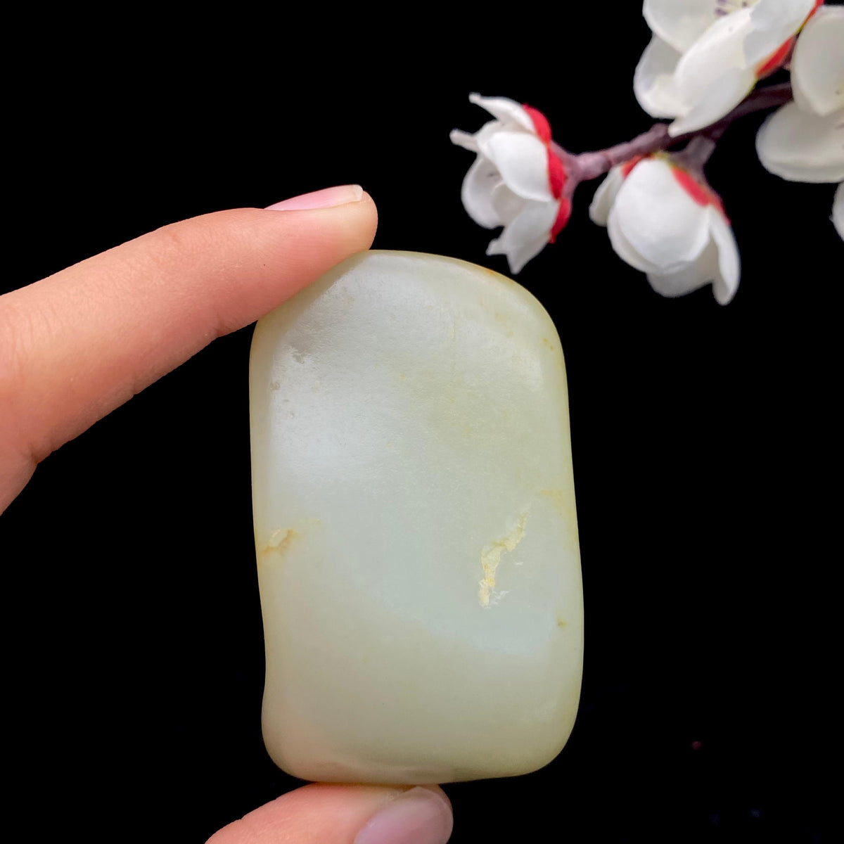 和田玉黄皮籽料手把件（120.7g）