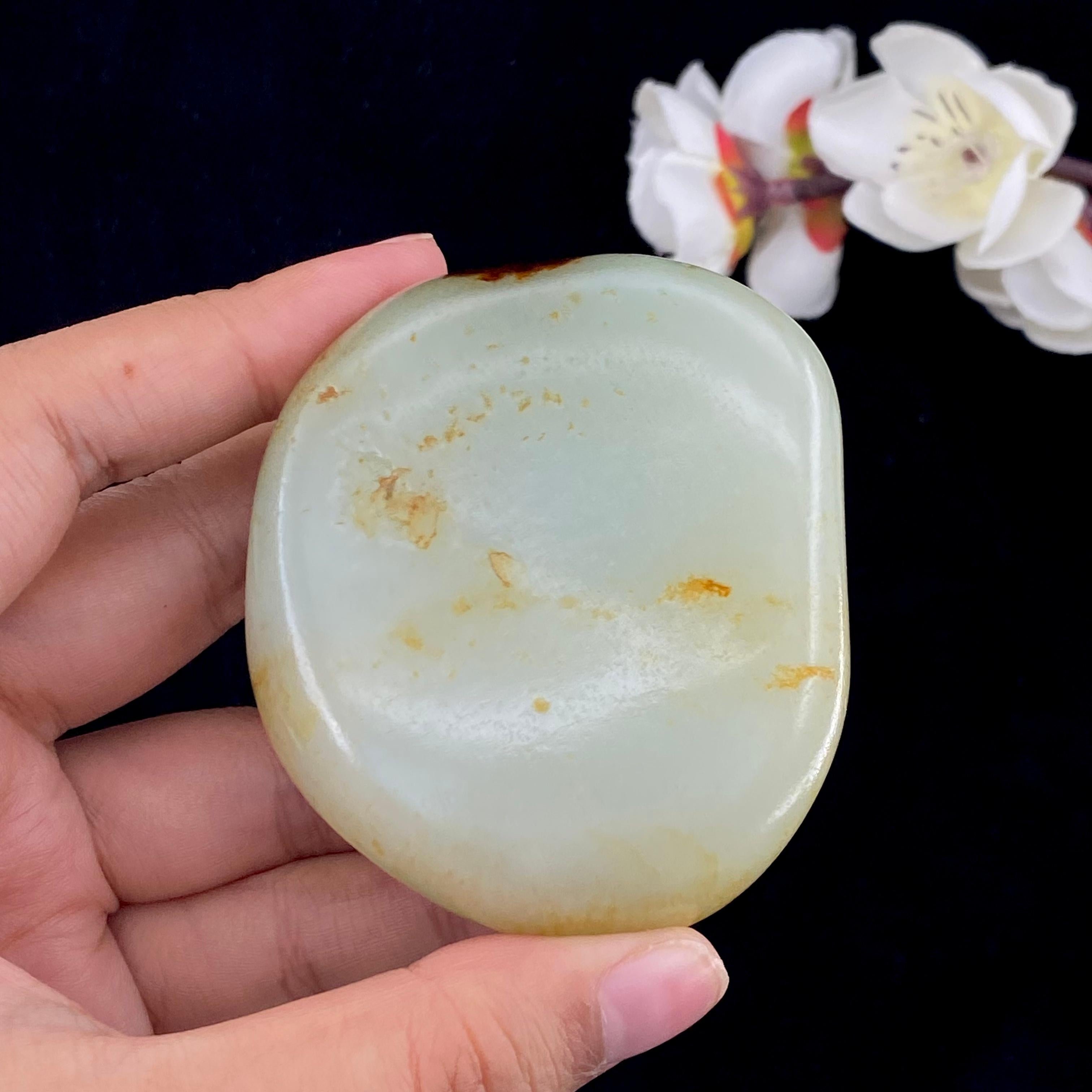 和田玉聚红皮带翠籽料手把件（232.3g）