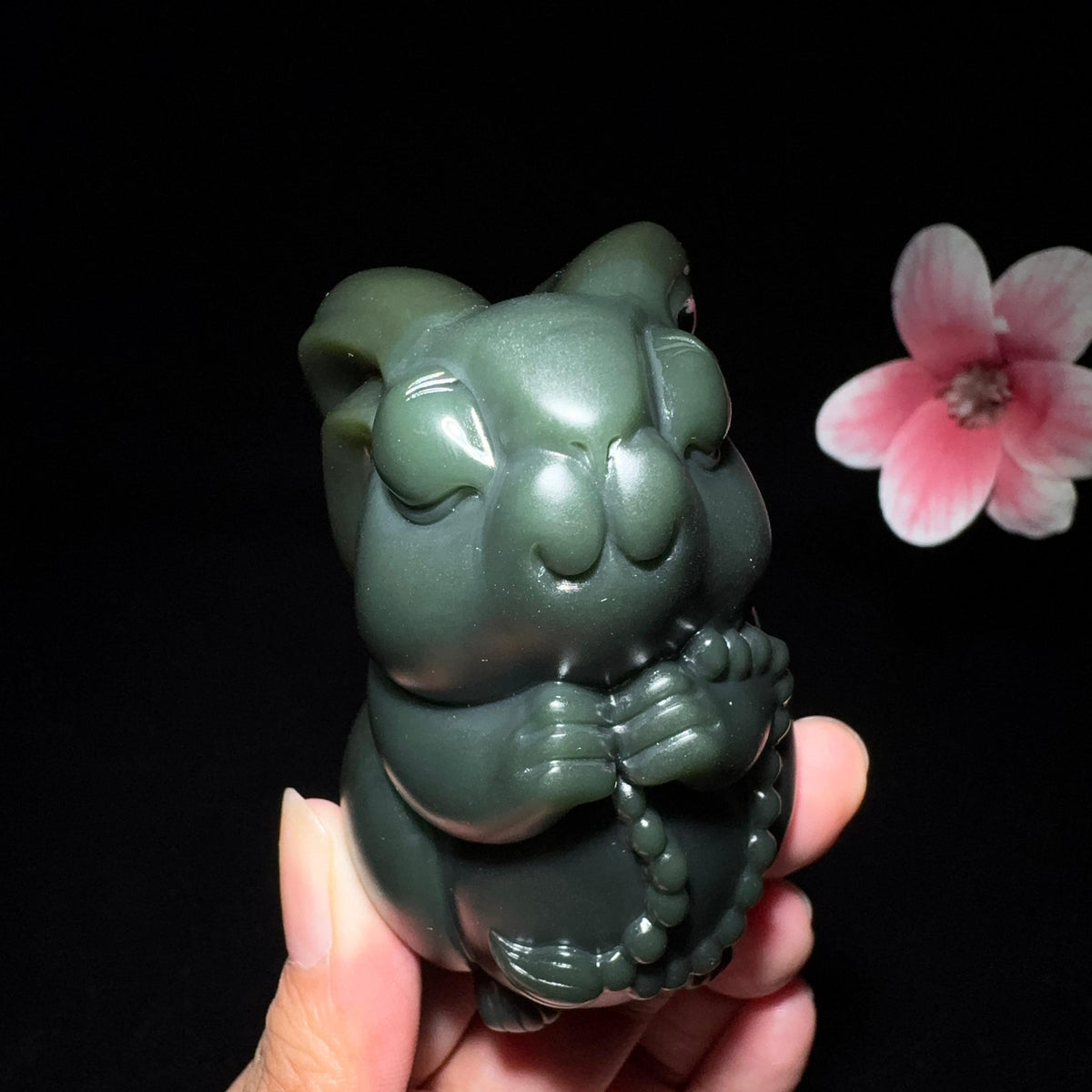 和田玉沙枣青兔子手把件（264.5g）