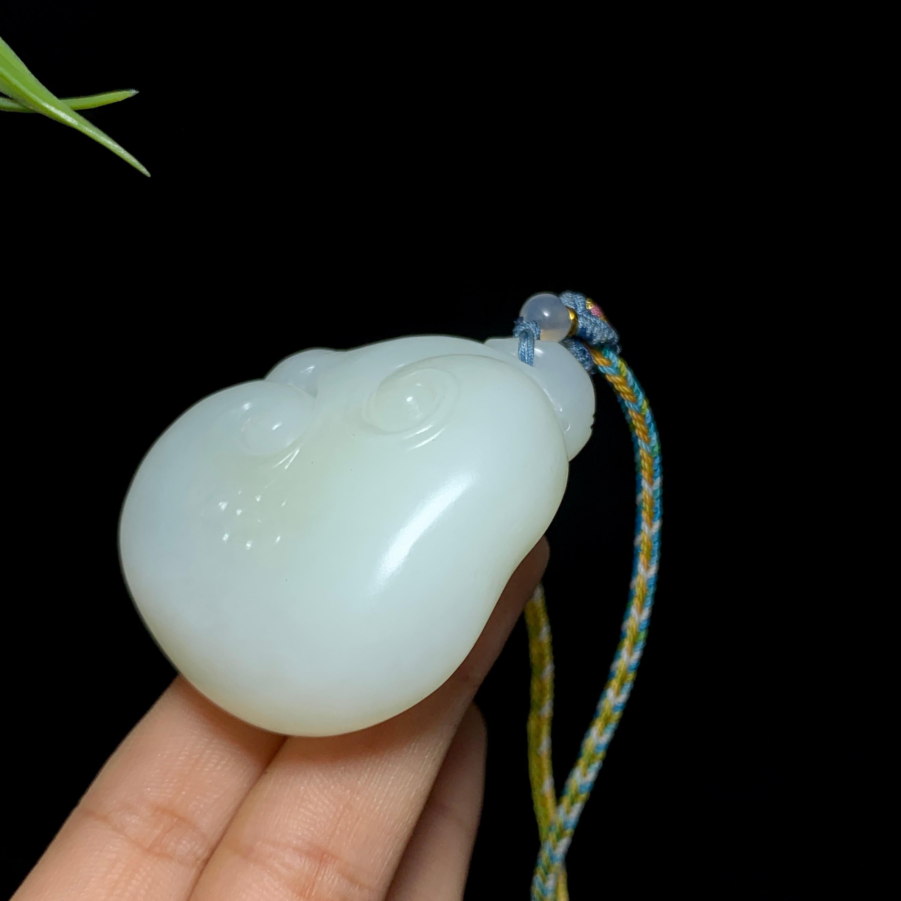 和田山料羊脂白玉如意吊坠（68.8g）