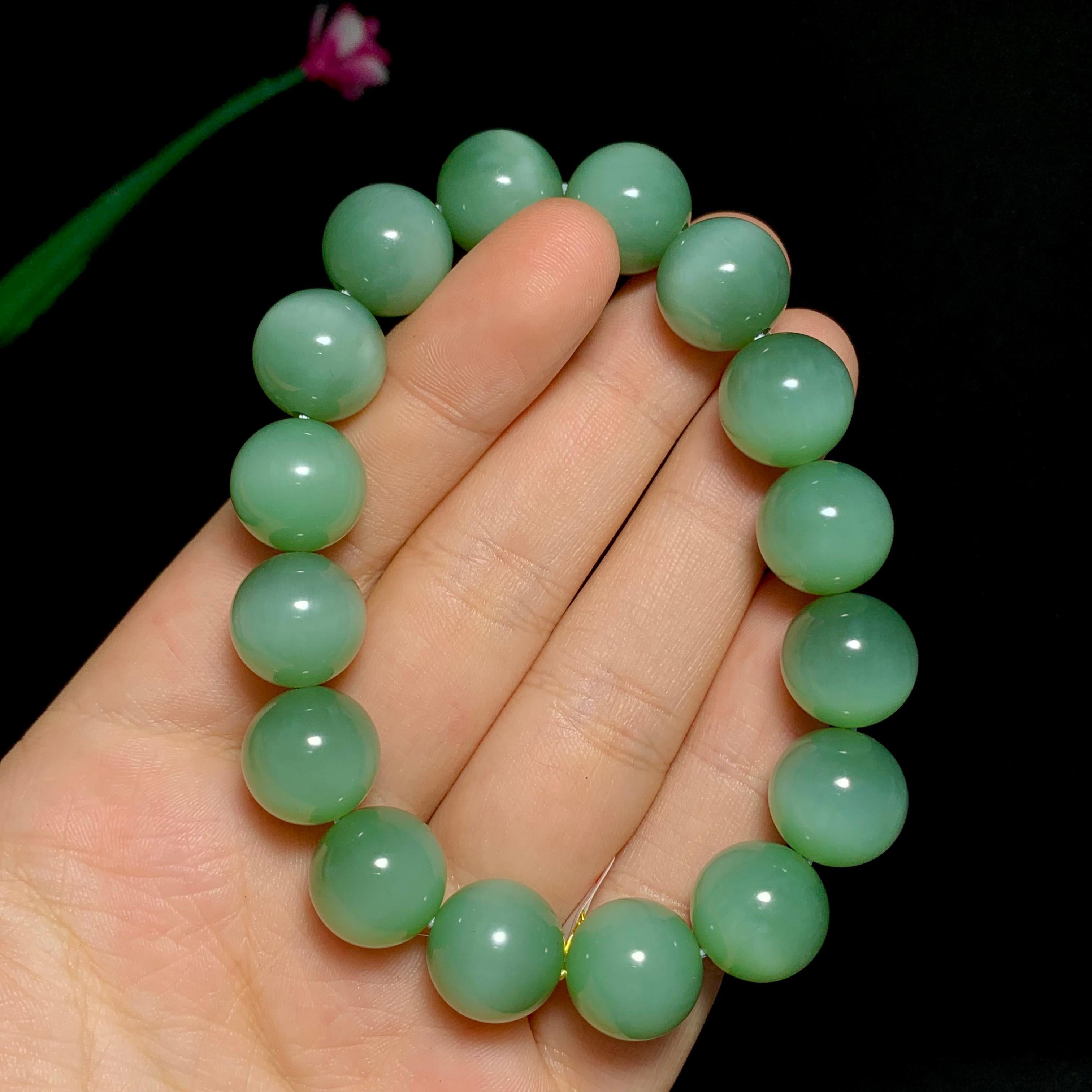 高品质和田碧玉猫眼圆珠手串（53.2g）