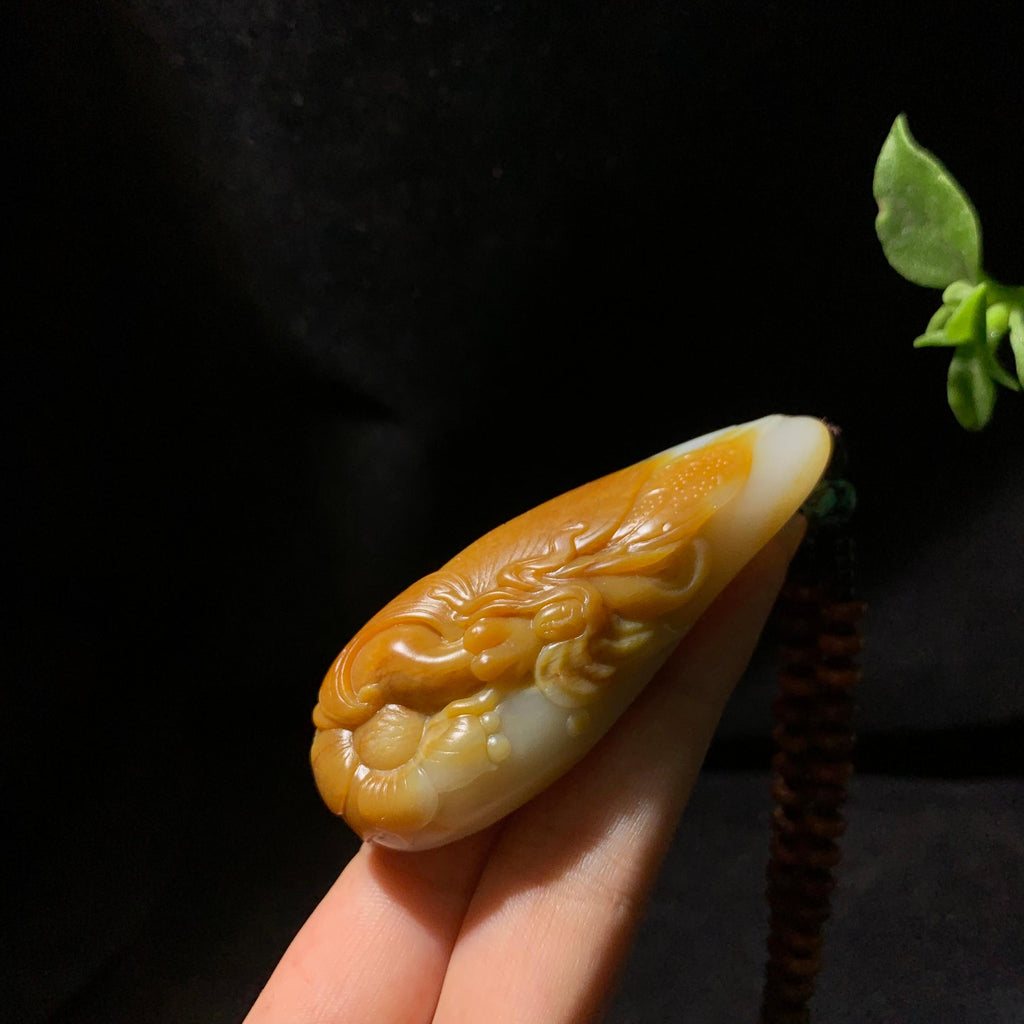 和田玉籽料黄沁蝶恋花（65.0g）