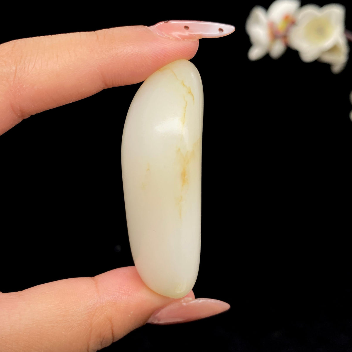 和田玉白玉籽料手把件（64.36g）