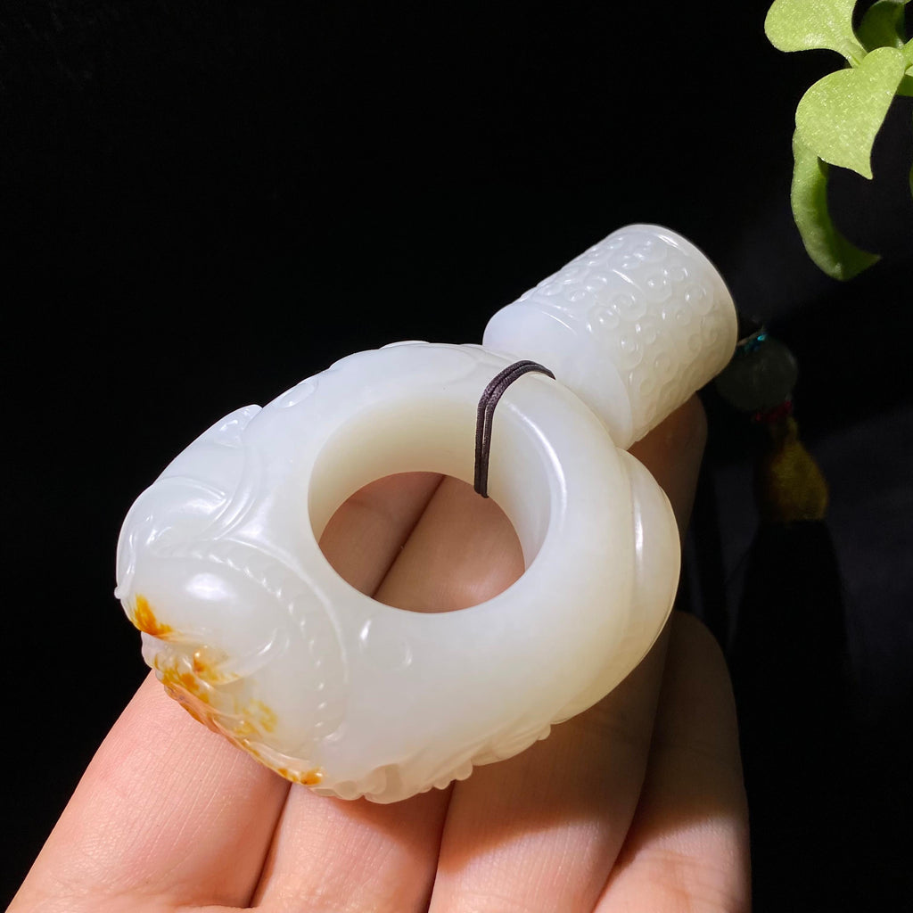 和田籽料龙扳指手把件（90.0g）
