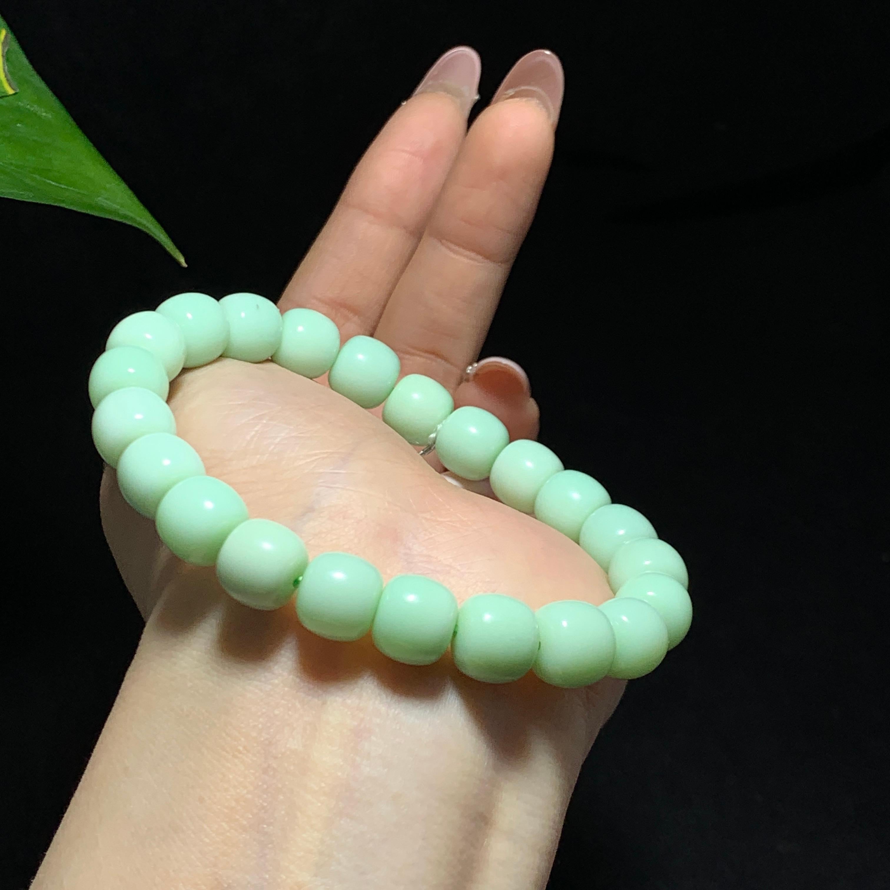 和田山料碧玉黑羊洞薄荷奶绿老型珠手串（34.5g）